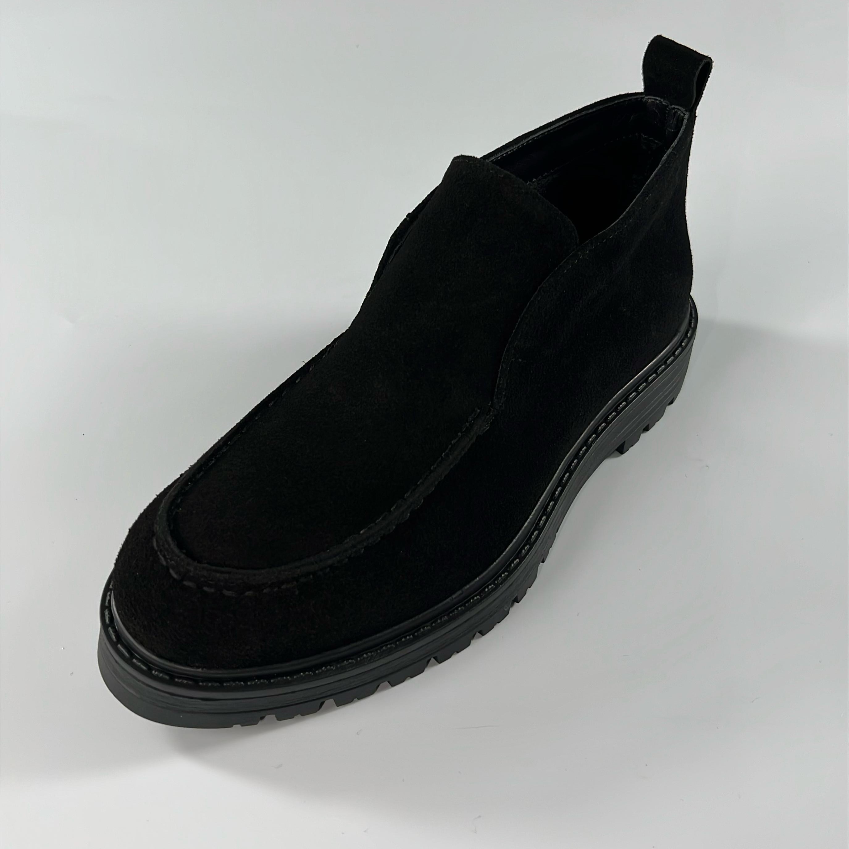 Black Süet Slip-On Bot