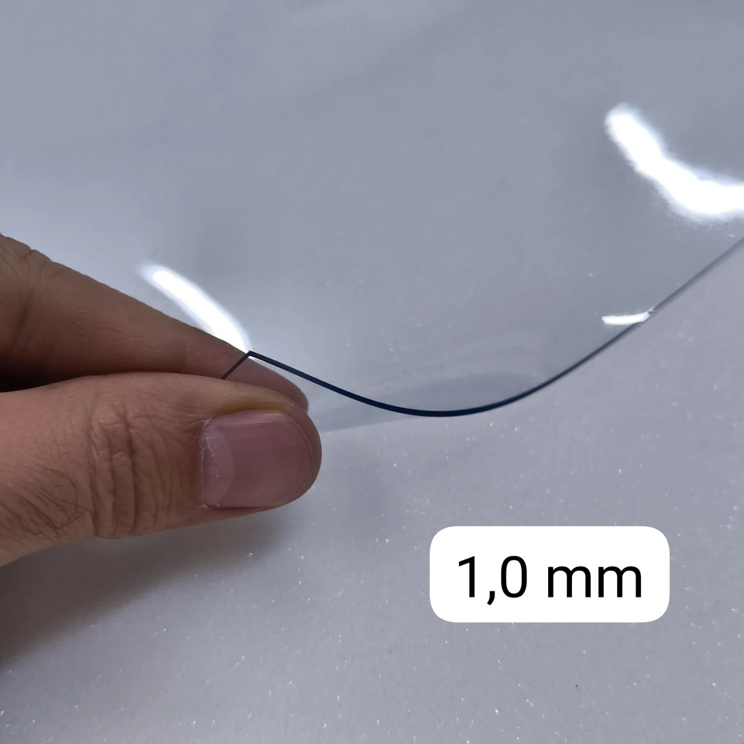 Şeffaf PVC 1 mm Orta Kalın Masa Örtüsü Kaymaz Koruyucu