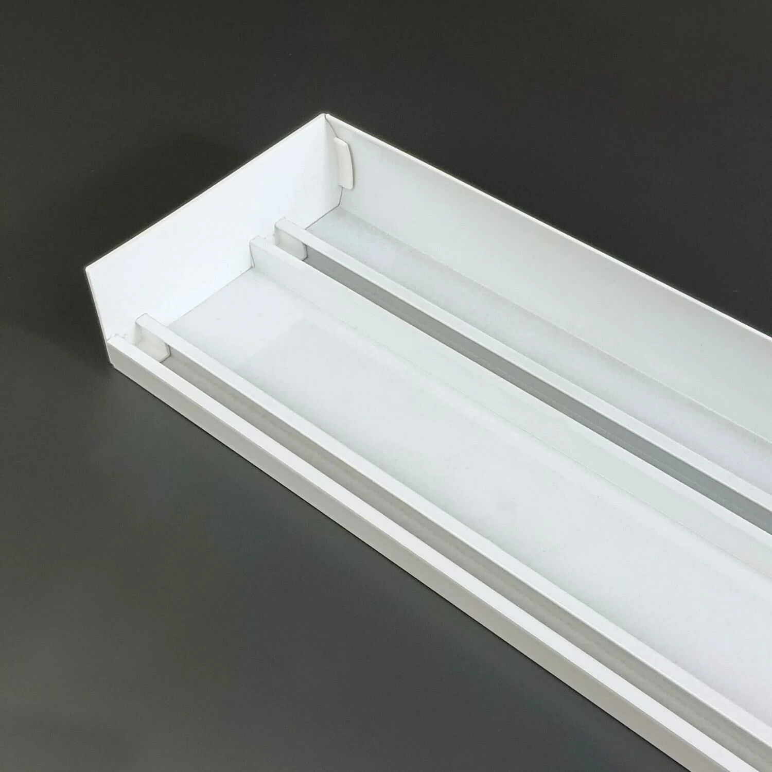 Kapaklı Alınlıklı İki Kanallı Alüminyum Perde Rayı (94mm) İkili Korniş