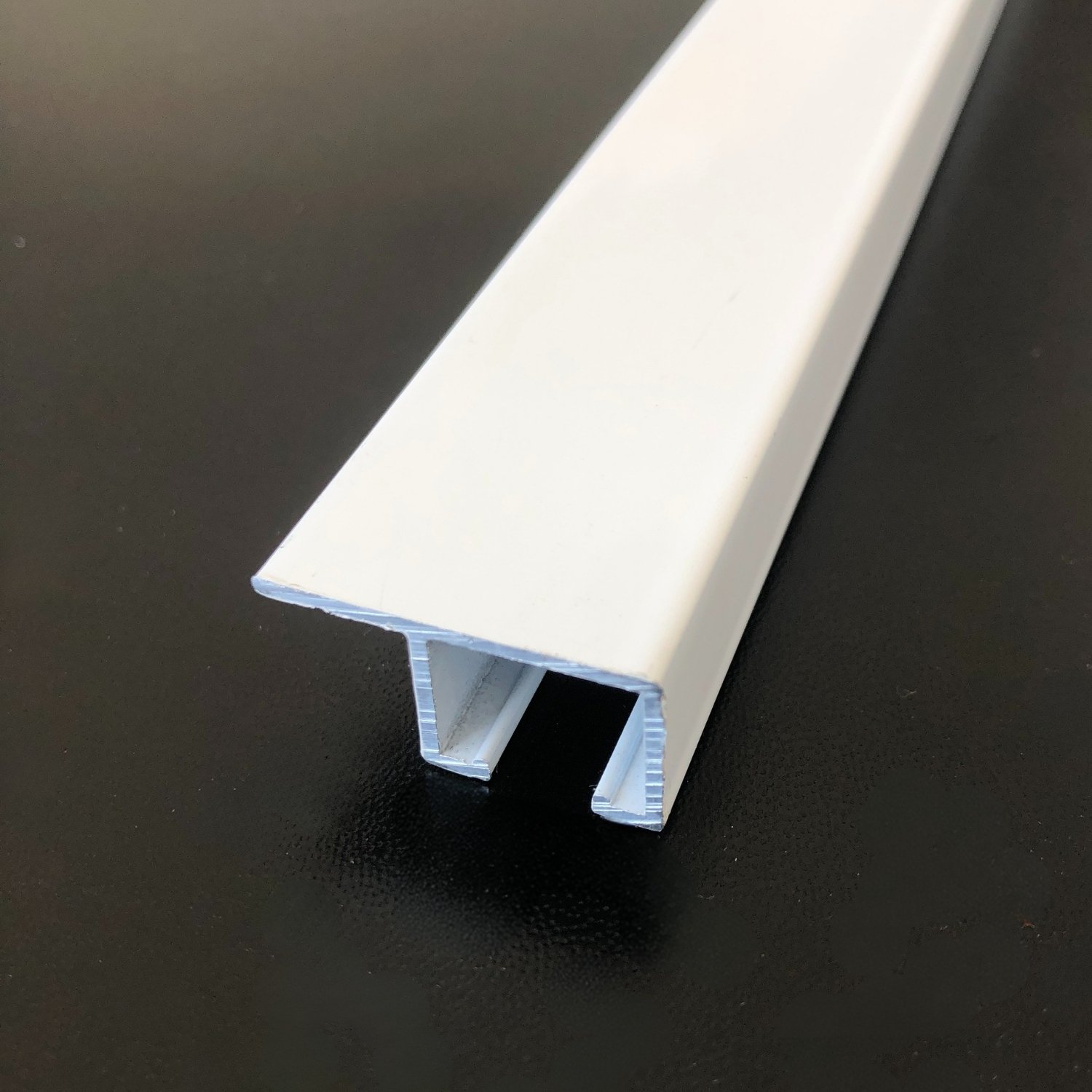 Tek Kanallı Yan Çıtalı Alüminyum Perde Rayı (25mm) Tekli Korniş