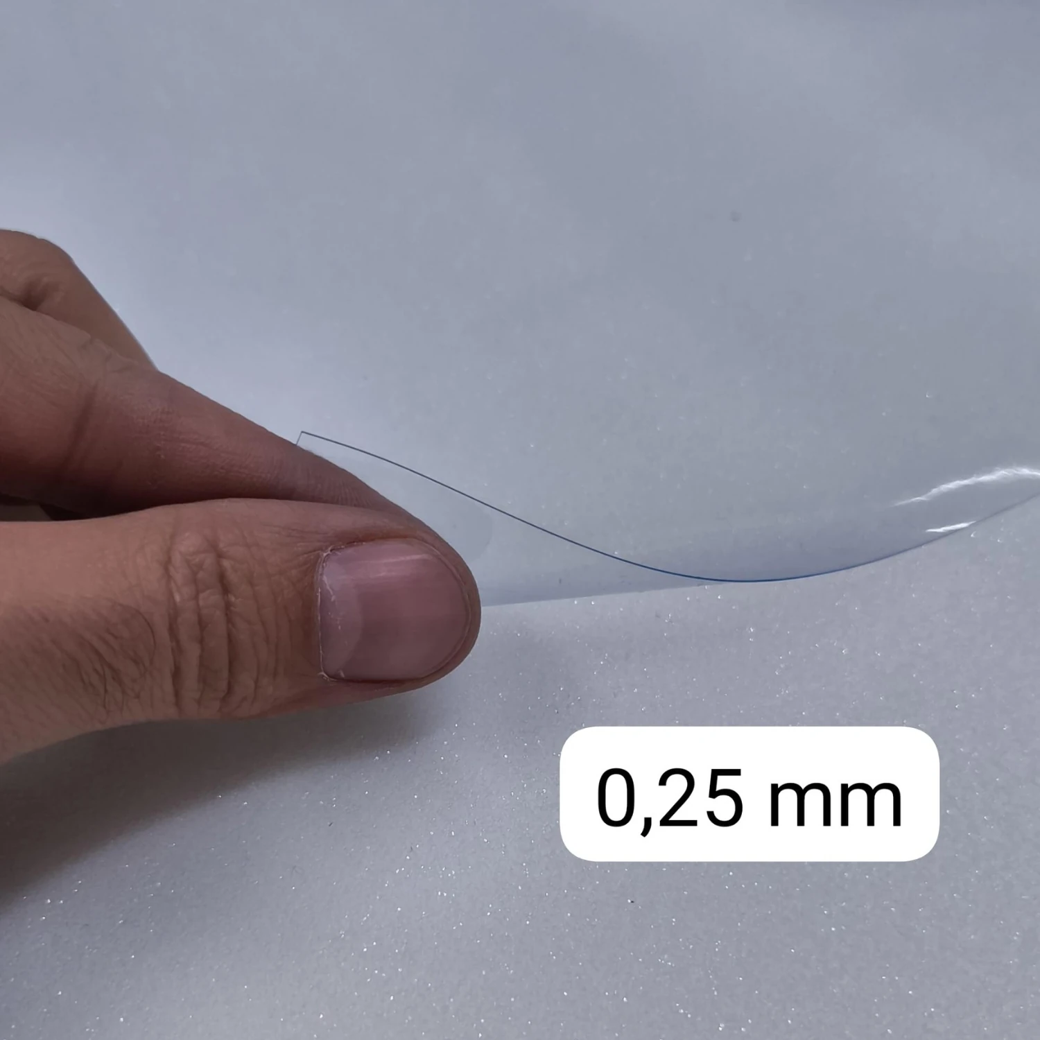 Şeffaf PVC 0,25 mm İnce (Hafif Pudralı) Masa Örtüsü Kaymaz Koruyucu