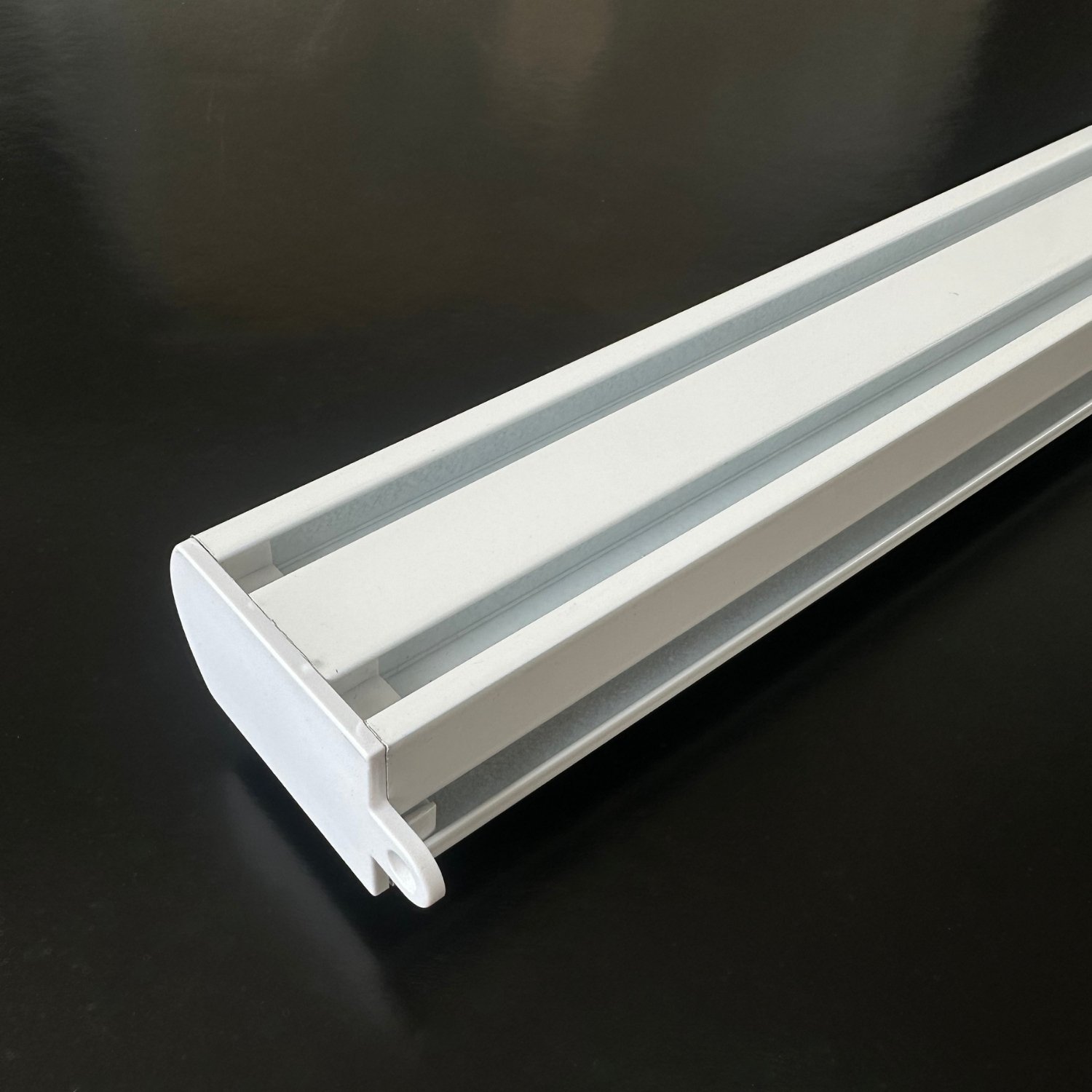 Dekoratif İki Kanallı Alüminyum Perde Ray Takımı (43mm) Plastik Başlık ve Ayaklı İkili Korniş
