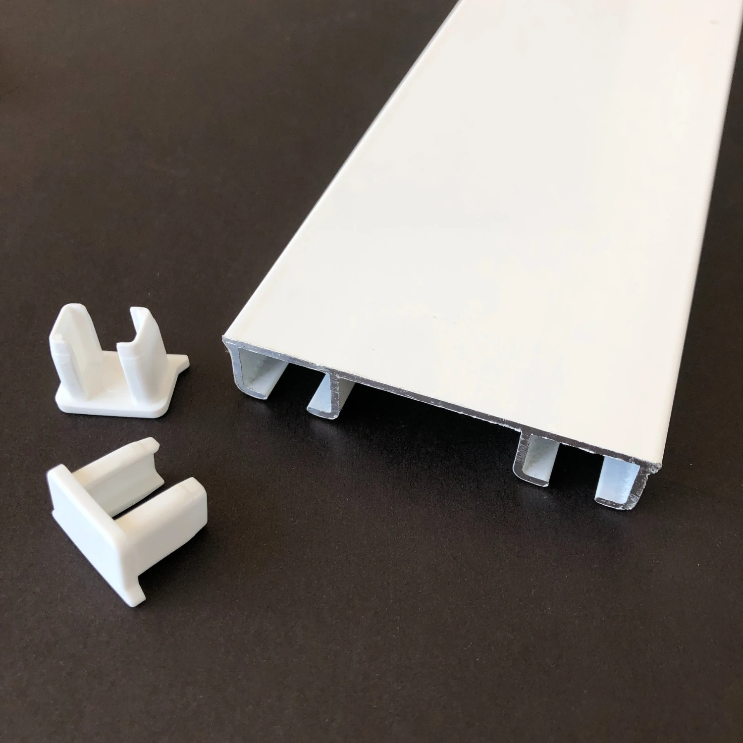 Plastik Kapaklı İki Kanallı Alüminyum Beyaz Perde Rayı (61mm) Kalın İkili Korniş