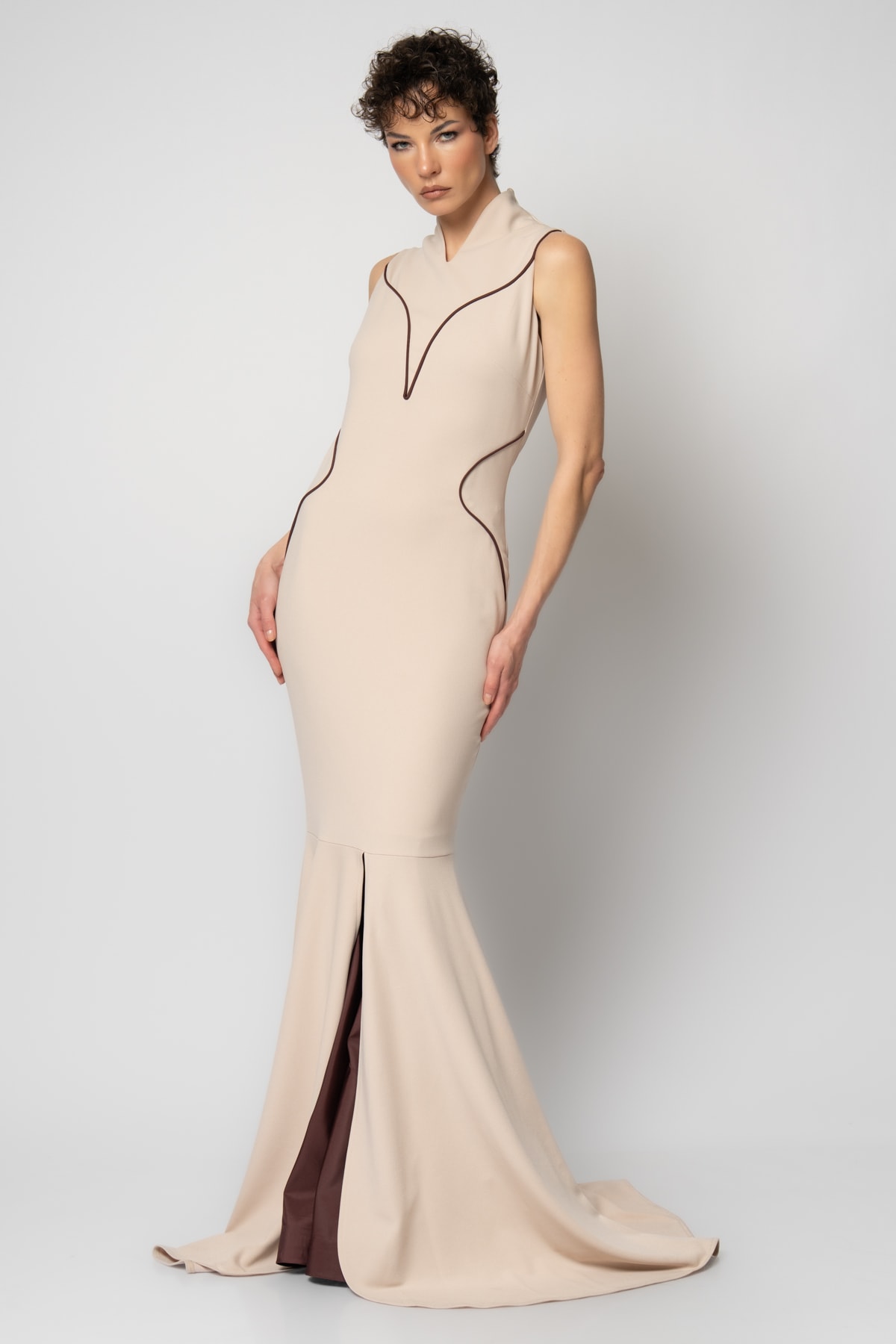 Hakim yaka yırtmacı tafta kolsuz krep abiye elbise - Taş Rengi