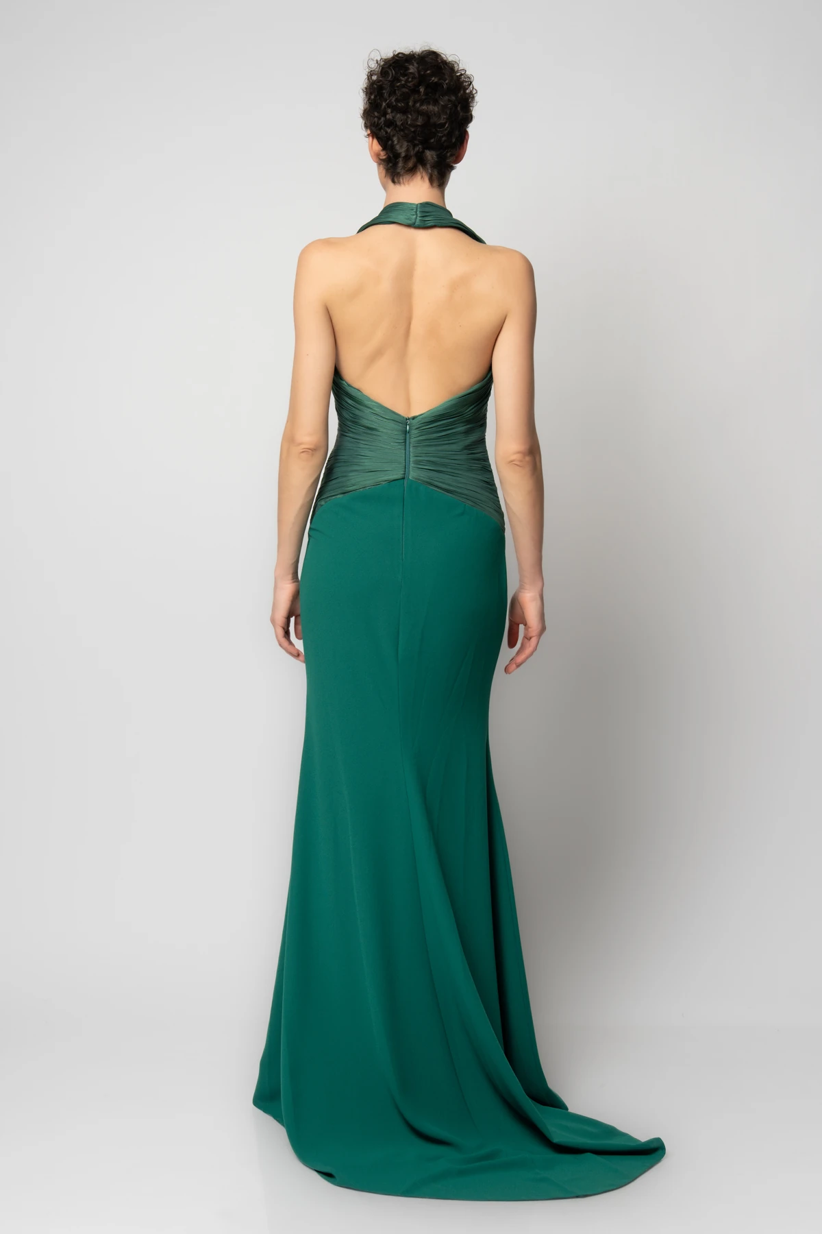 Robası boydan pileli korsajlı krep etekli abiye elbise - Zümrüt Yeşili