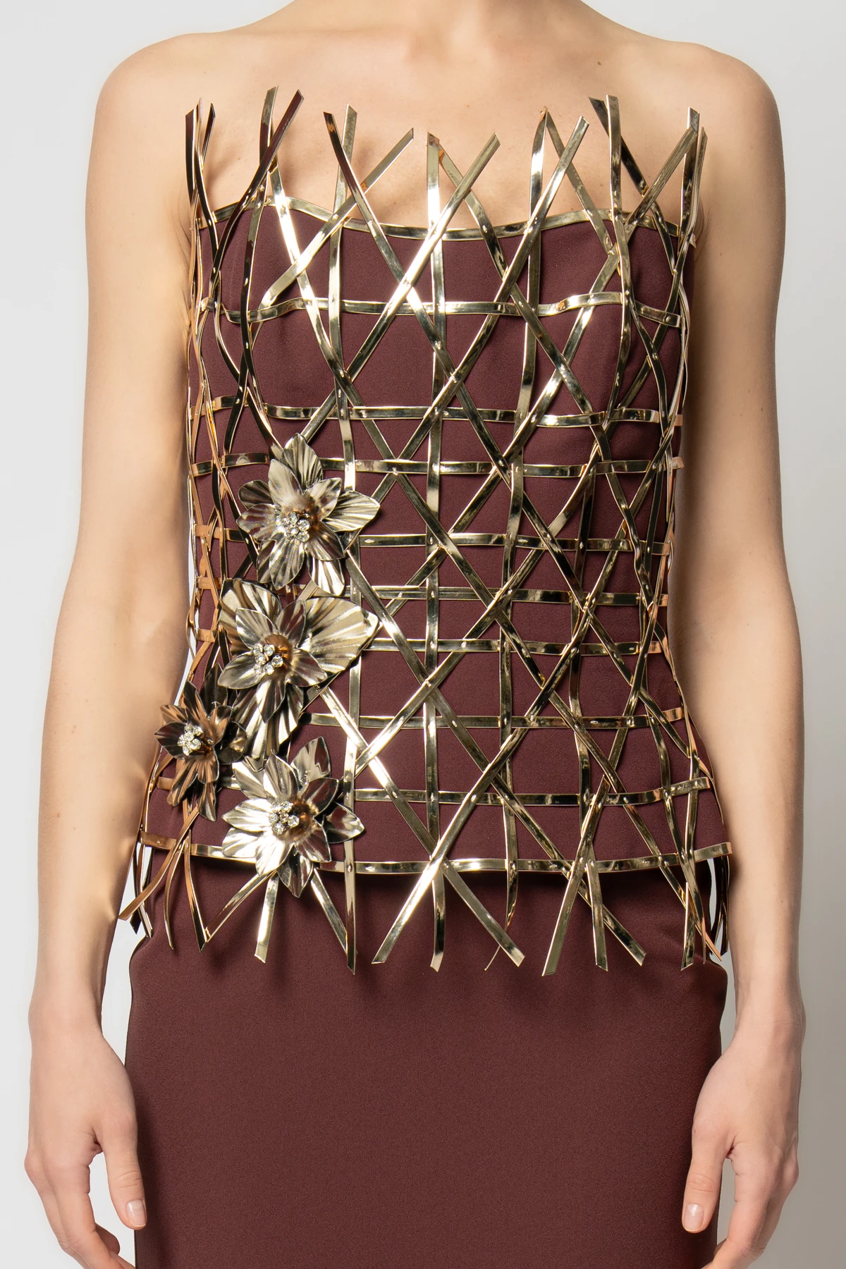 Büstiyeri çapraz örgü deri biyeli krep etekli ikili abiye takım - Kahverengi