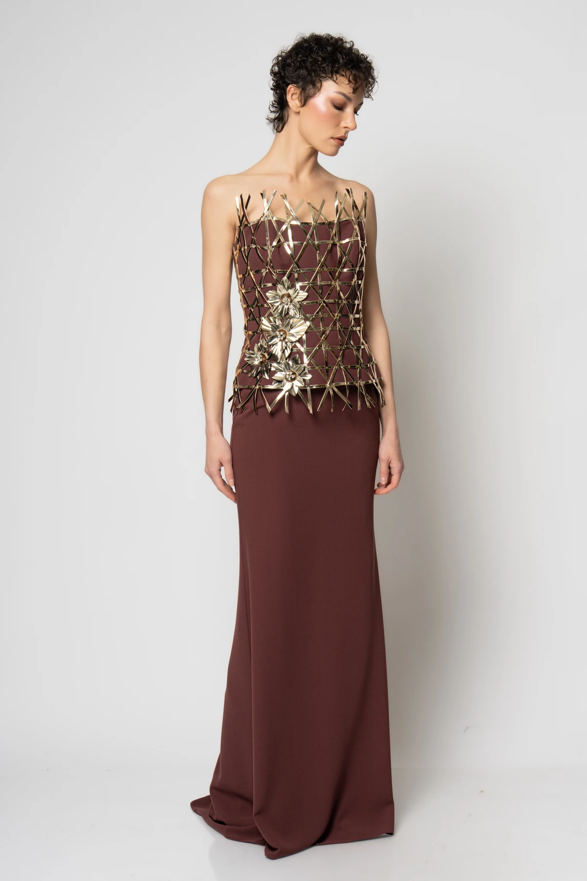 Büstiyeri çapraz örgü deri biyeli krep etekli ikili abiye takım - Kahverengi