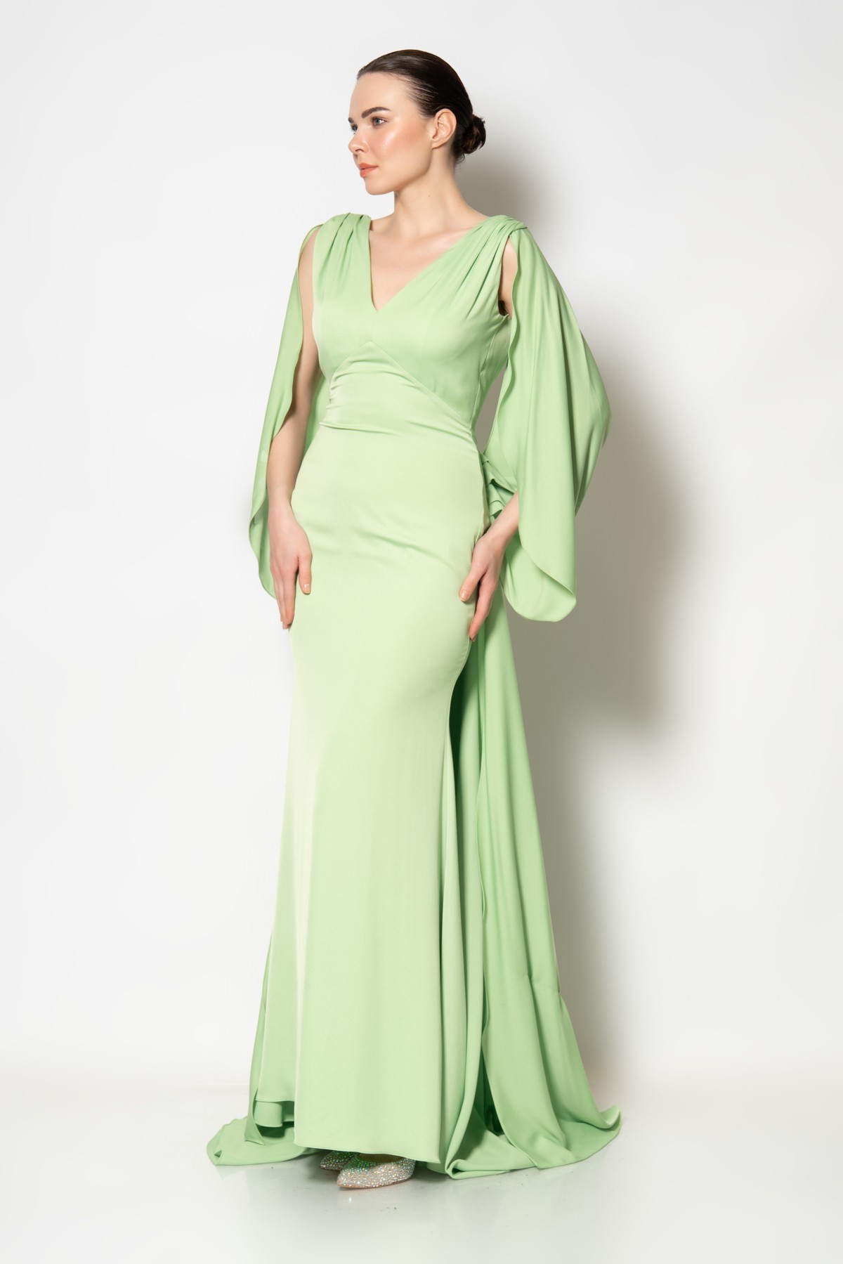 Sırtı açık kuyruklu yarasa kollu abiye elbise - Yeşil