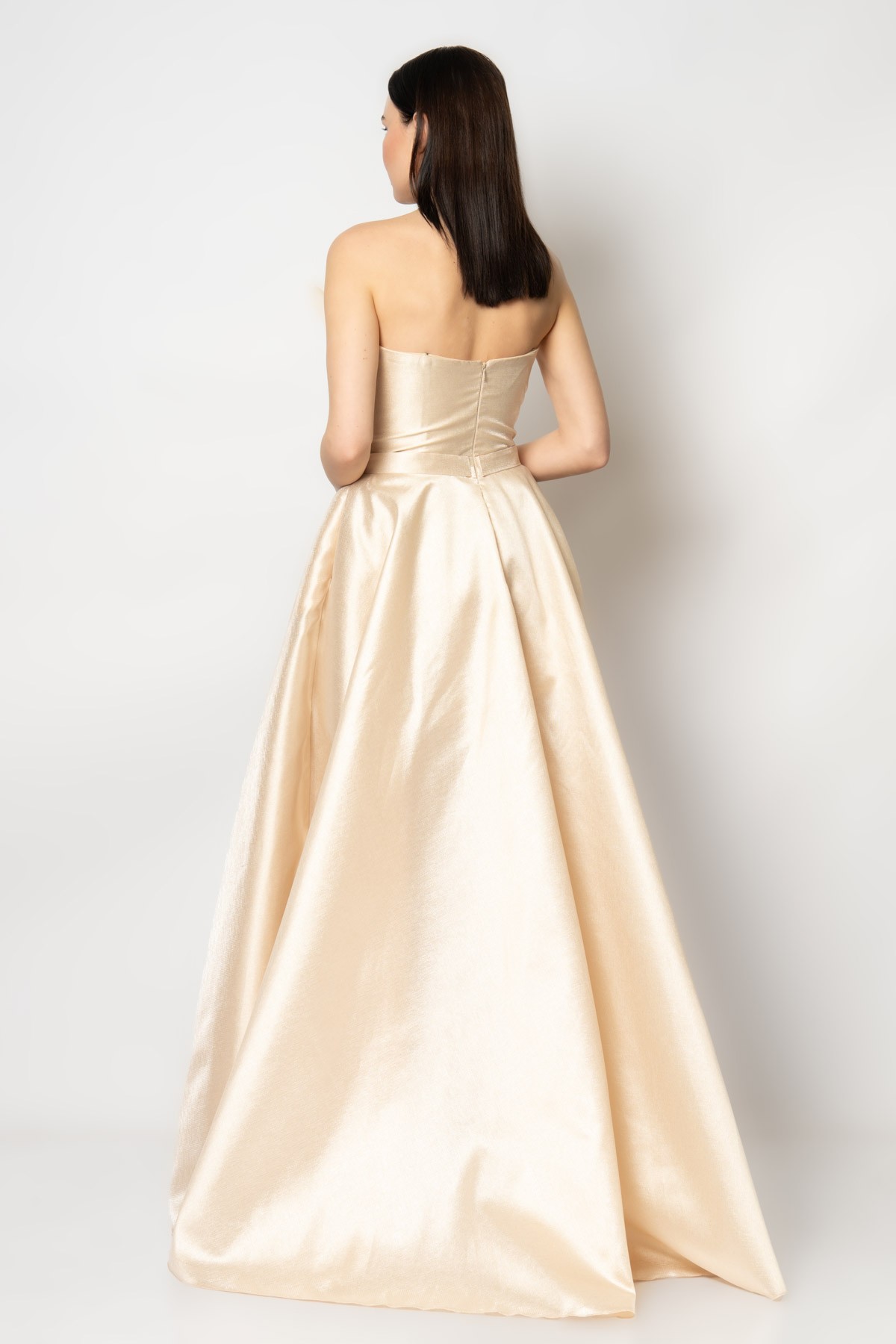 Robası kat kat pileli içi kısa etekli straplez abiye elbise - Bej
