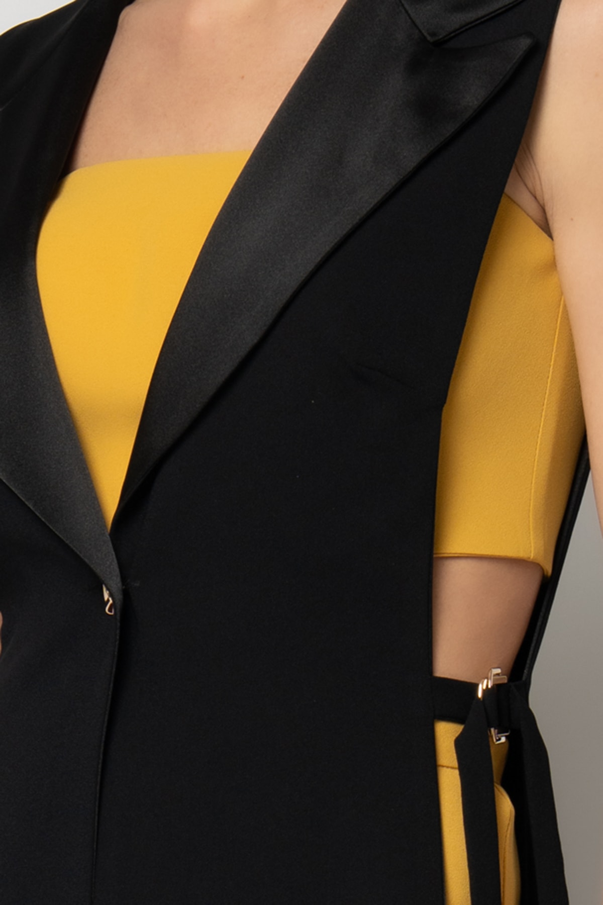 Uzun yelekli crop pantolon üçlü krep abiye takım - Hardal