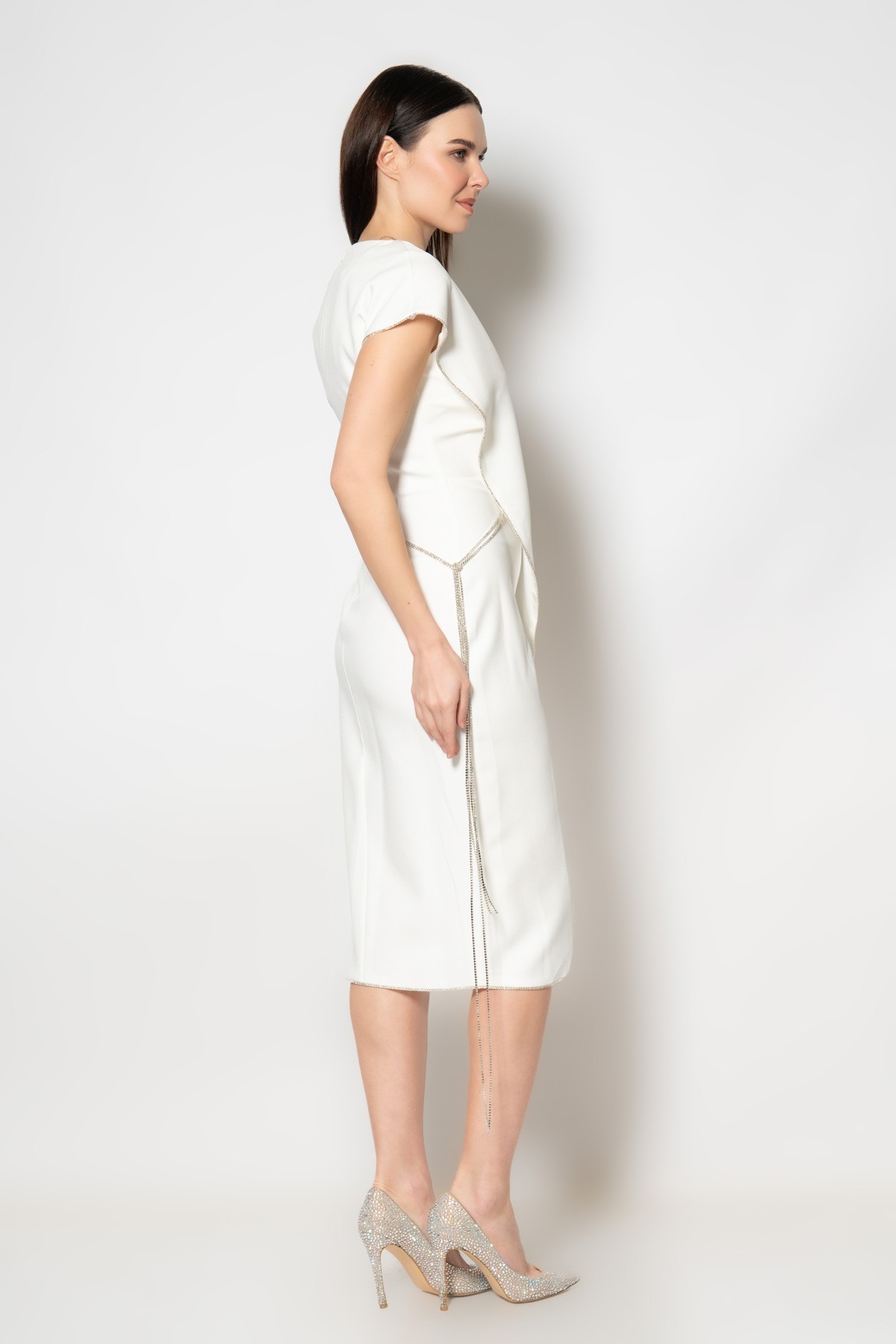 Boydan şerit aksesuarlı taş şerit kemerli krep abiye elbise - Ekru