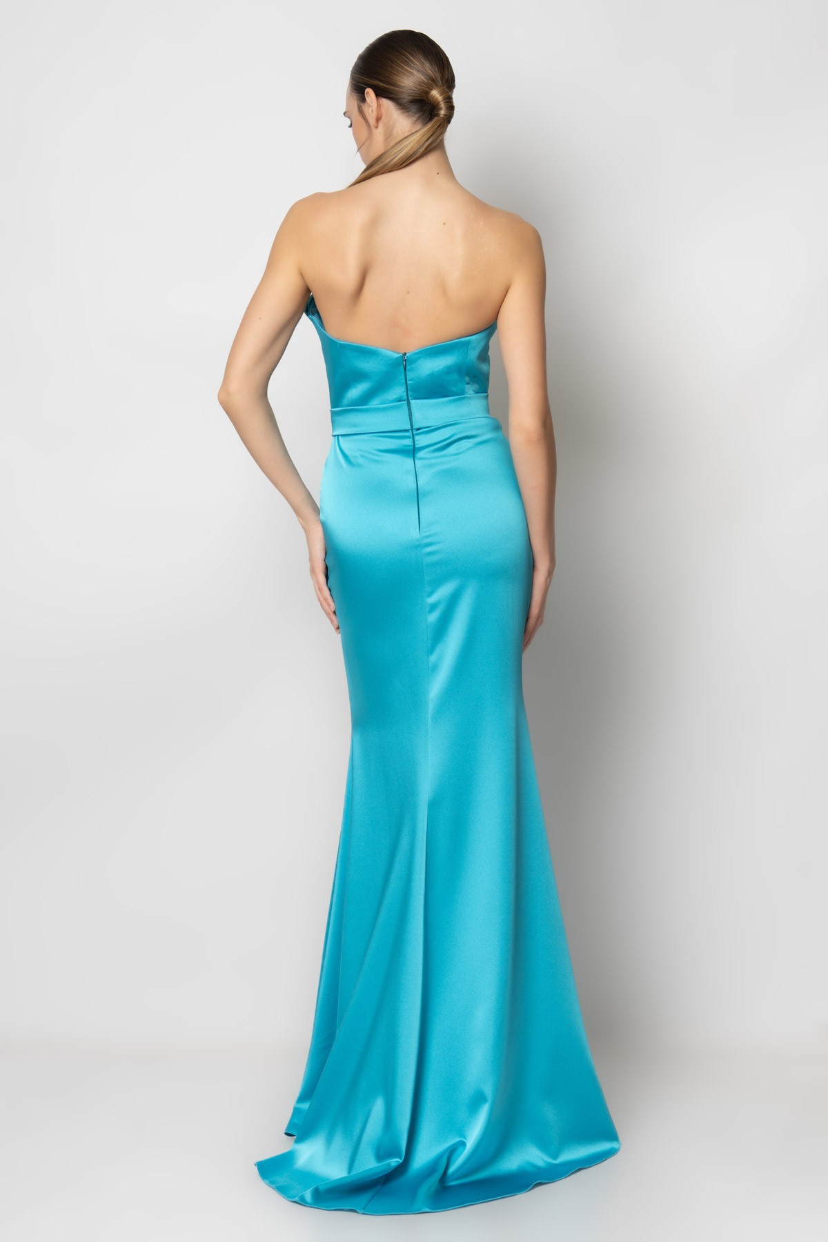 İstiridye yakalı straplez saten abiye elbise - Mavi