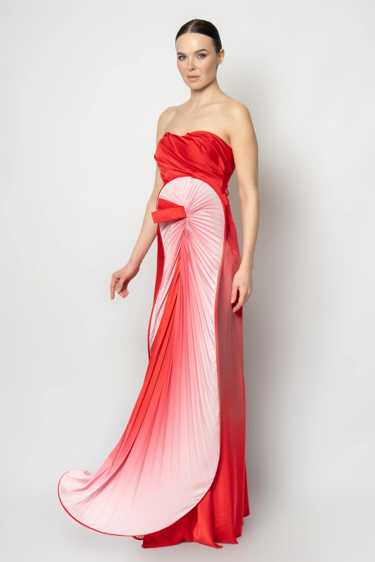 Belden degradeli volanlı sırtı ipli saten abiye elbise