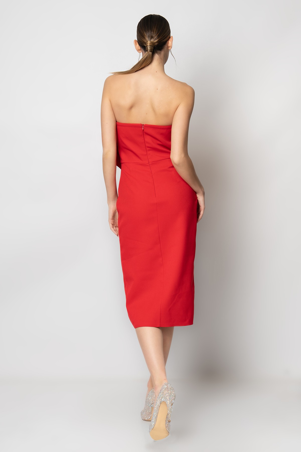Göğsünde büyük çiçekli krep abiye elbise - Kırmızı