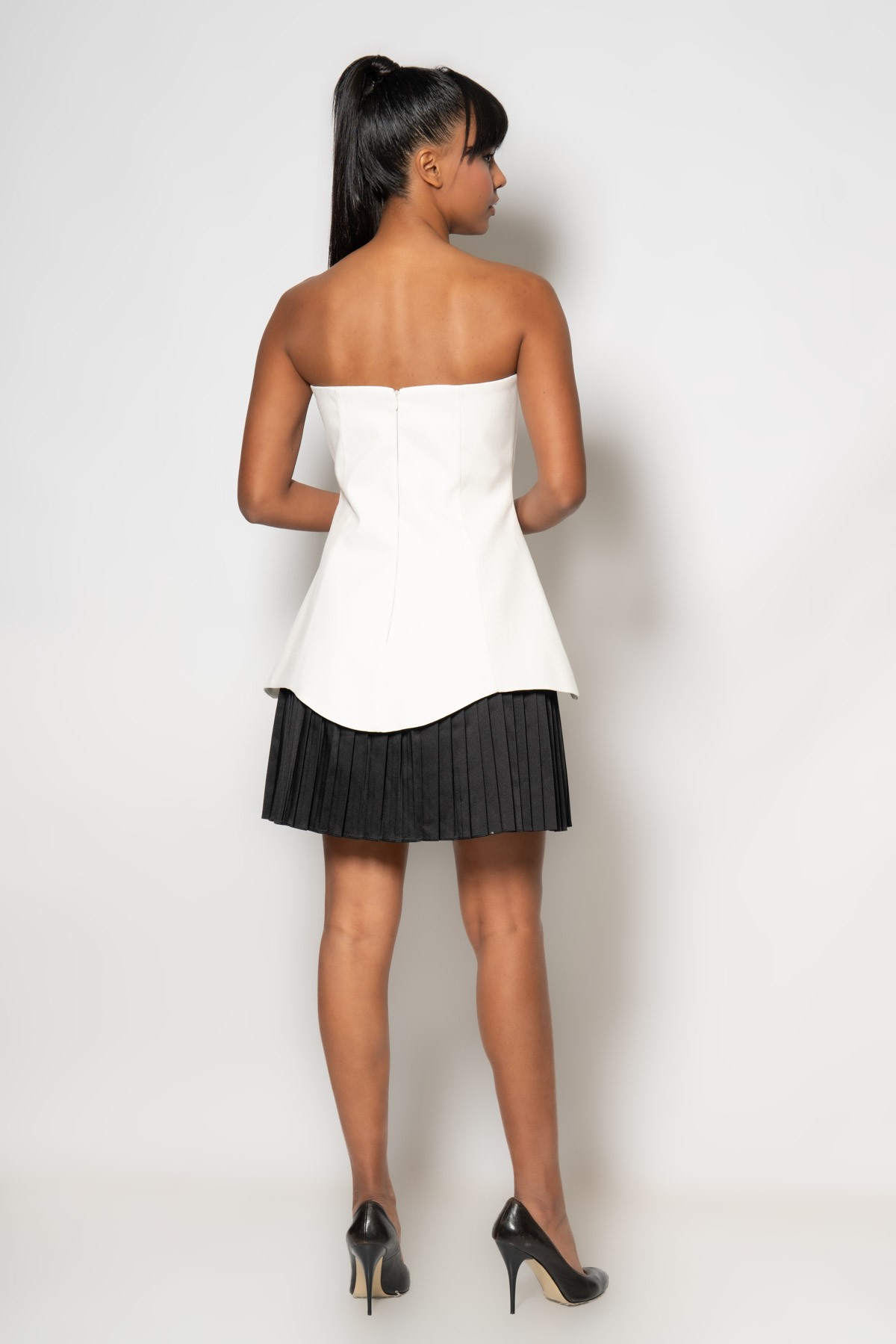 Etek ucu saten pileli çan etekli straplez krep abiye elbise - Ekru-Siyah