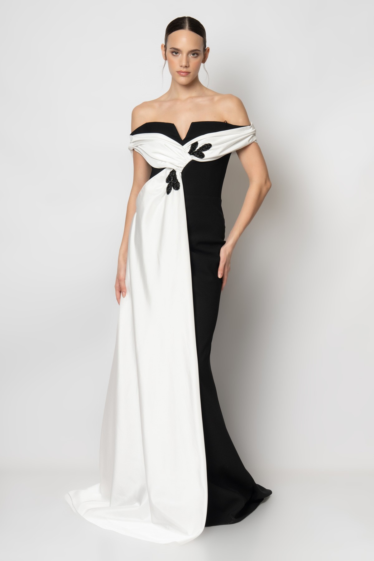 Göğüsten parçalı işlemeli şal yaka krep abiye elbise - Ekru