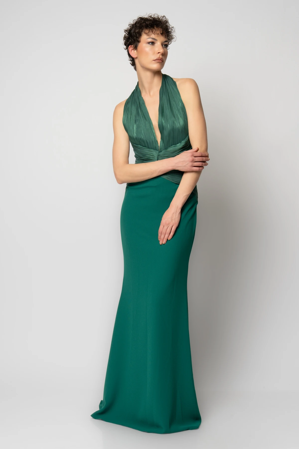 Robası boydan pileli korsajlı krep etekli abiye elbise - Zümrüt Yeşili