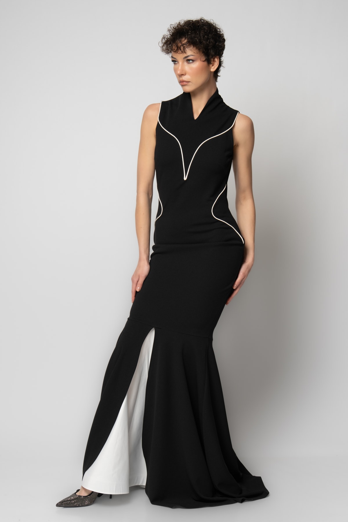 Hakim yaka yırtmacı tafta kolsuz krep abiye elbise - Siyah