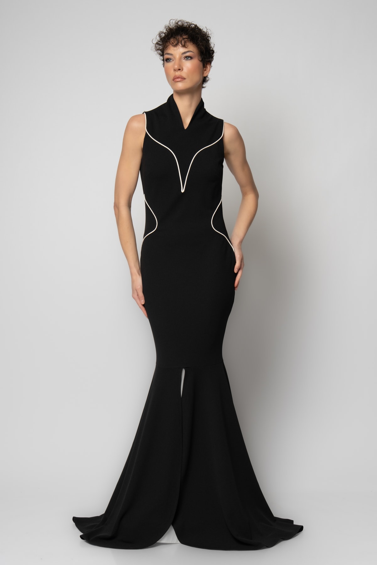 Hakim yaka yırtmacı tafta kolsuz krep abiye elbise - Siyah