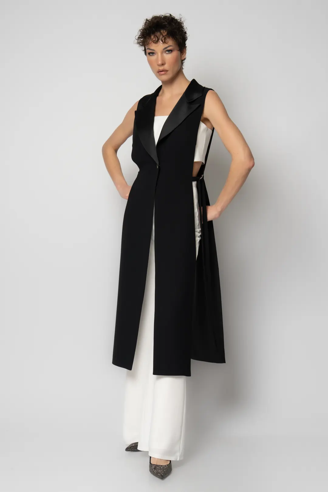 RENGIN branded Three-Piece Crepe Evening Set with Long Vest and Cropped ...