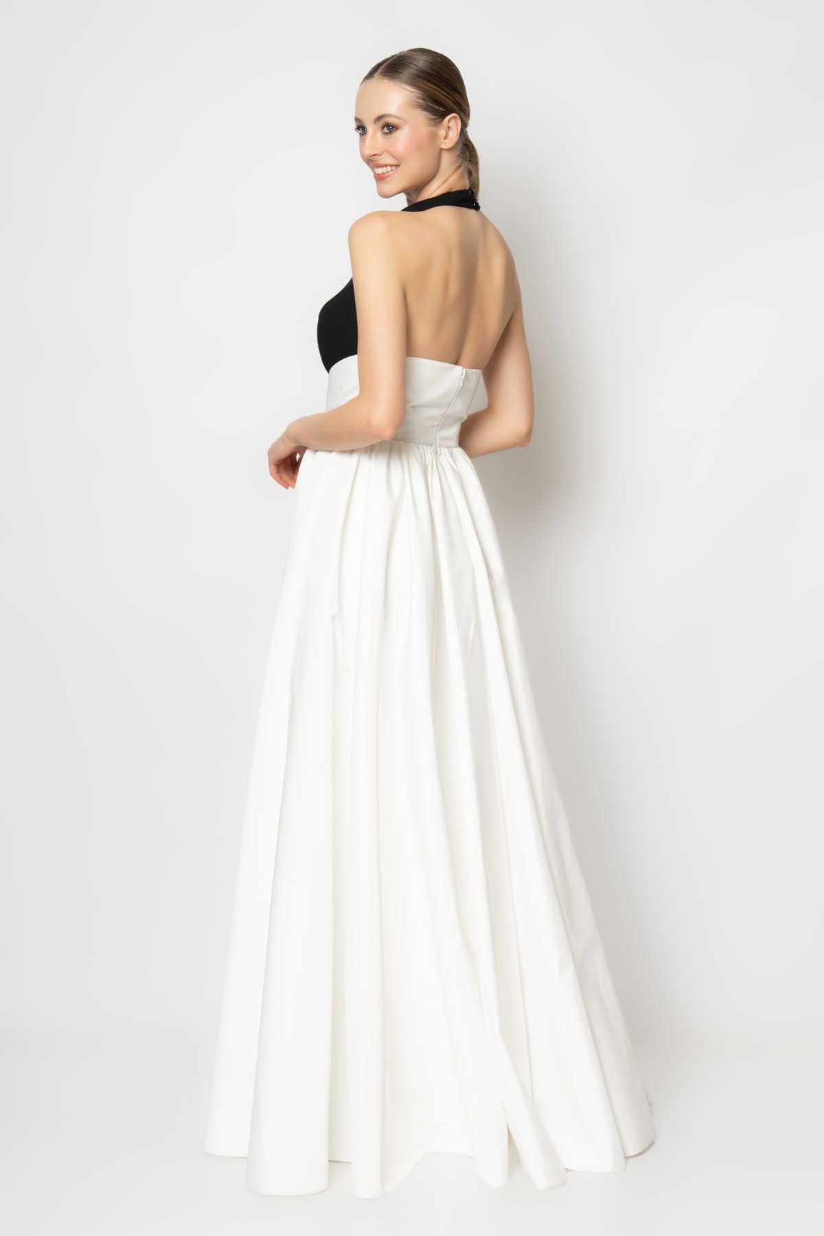 Boyundan askılı kabarık tafta etekli abiye elbise