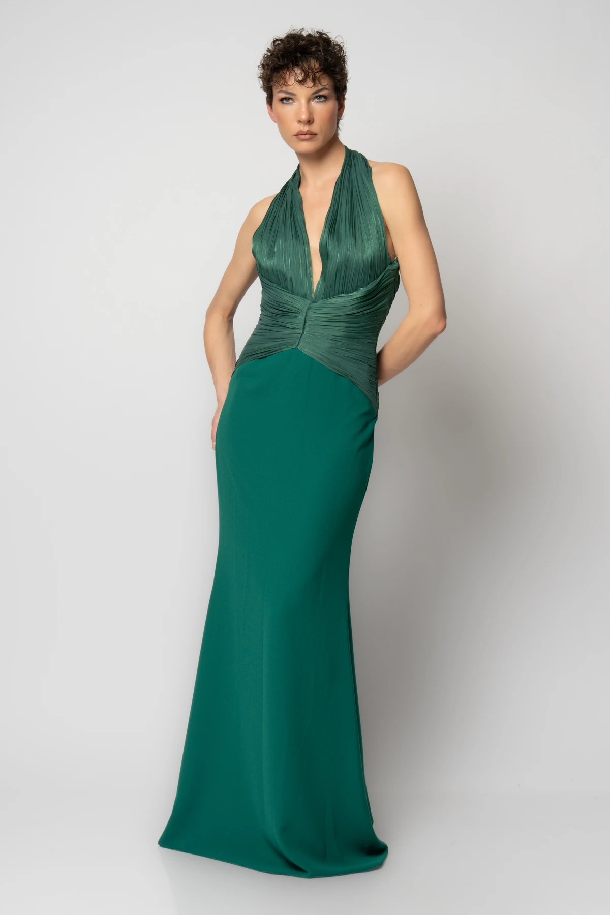 Robası boydan pileli korsajlı krep etekli abiye elbise - Zümrüt Yeşili