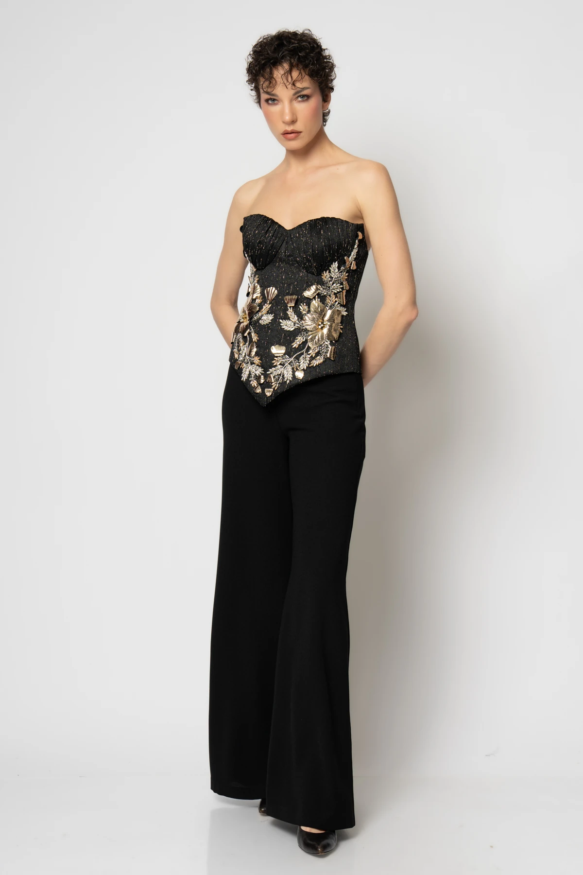 Korsajı deri çiçekli simli büstiyer krep pantolon abiye takım - Siyah