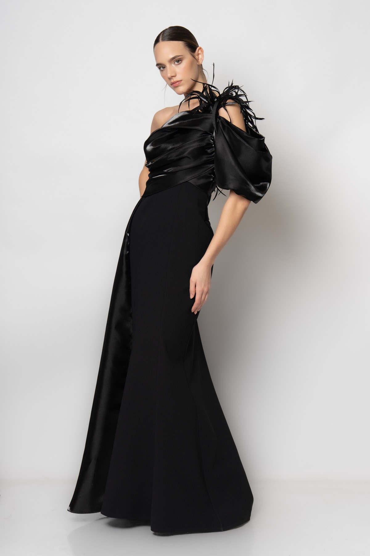 Tek omzu saçaklı ortiş detaylı belden parçalı krep abiye elbise - Siyah