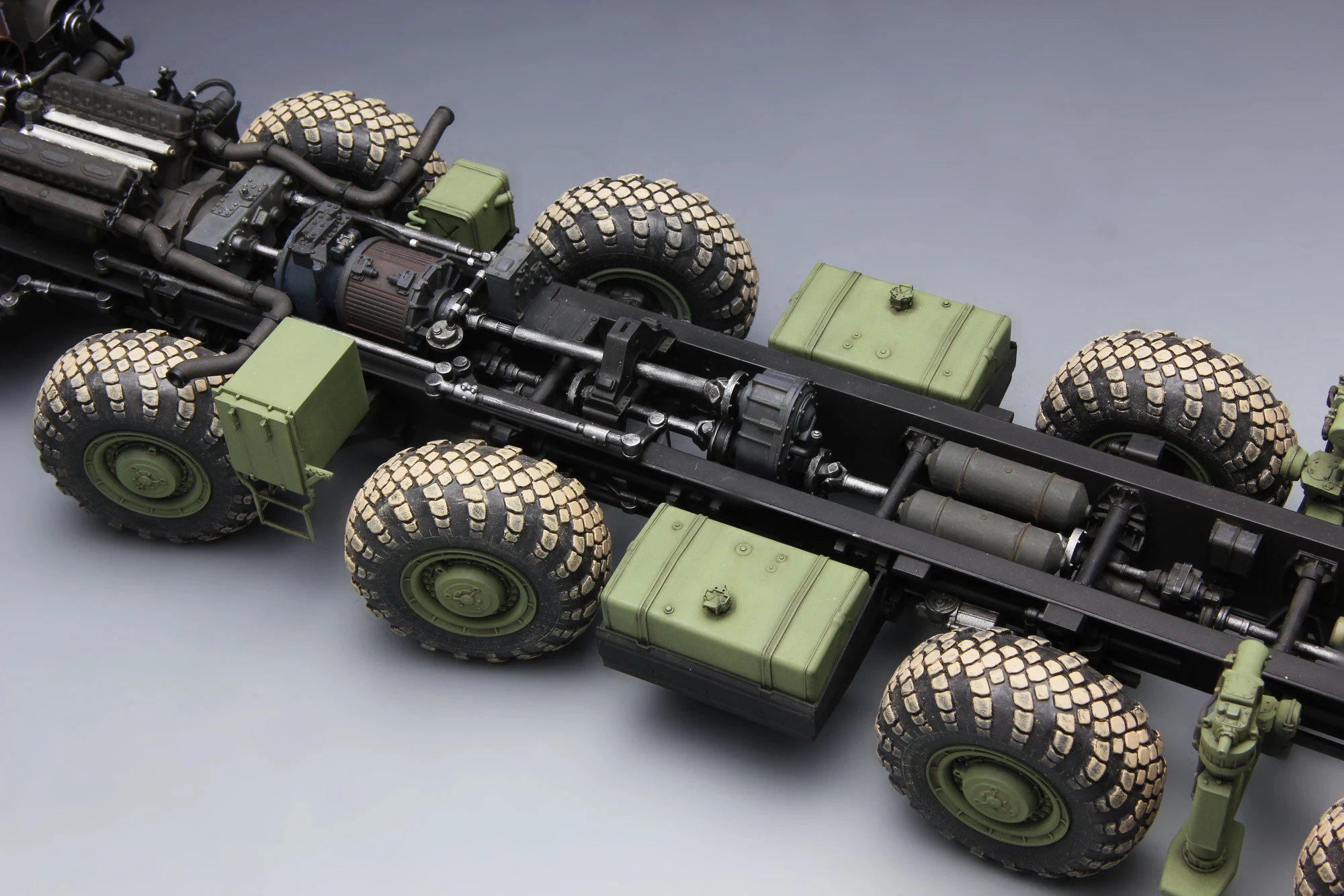 MENG SS-009 1/35 RUSSIAN LONG-RANGE ROCKET LAUNCHER 9A52-2 SMERCH ASKERİ ARAÇ MAKETİ