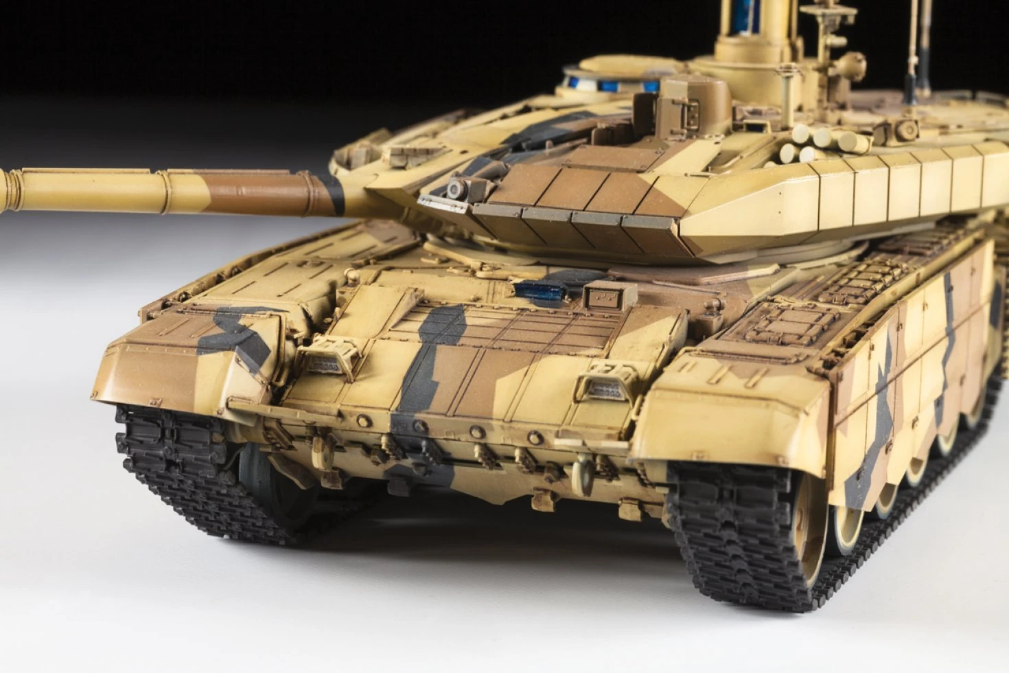 Zvezda – Maquette Char T-90 Échelle 1:35 – Kit Plastique à Assembler, Détails Fins, Dès 14 Ans, Modélisme Russe
