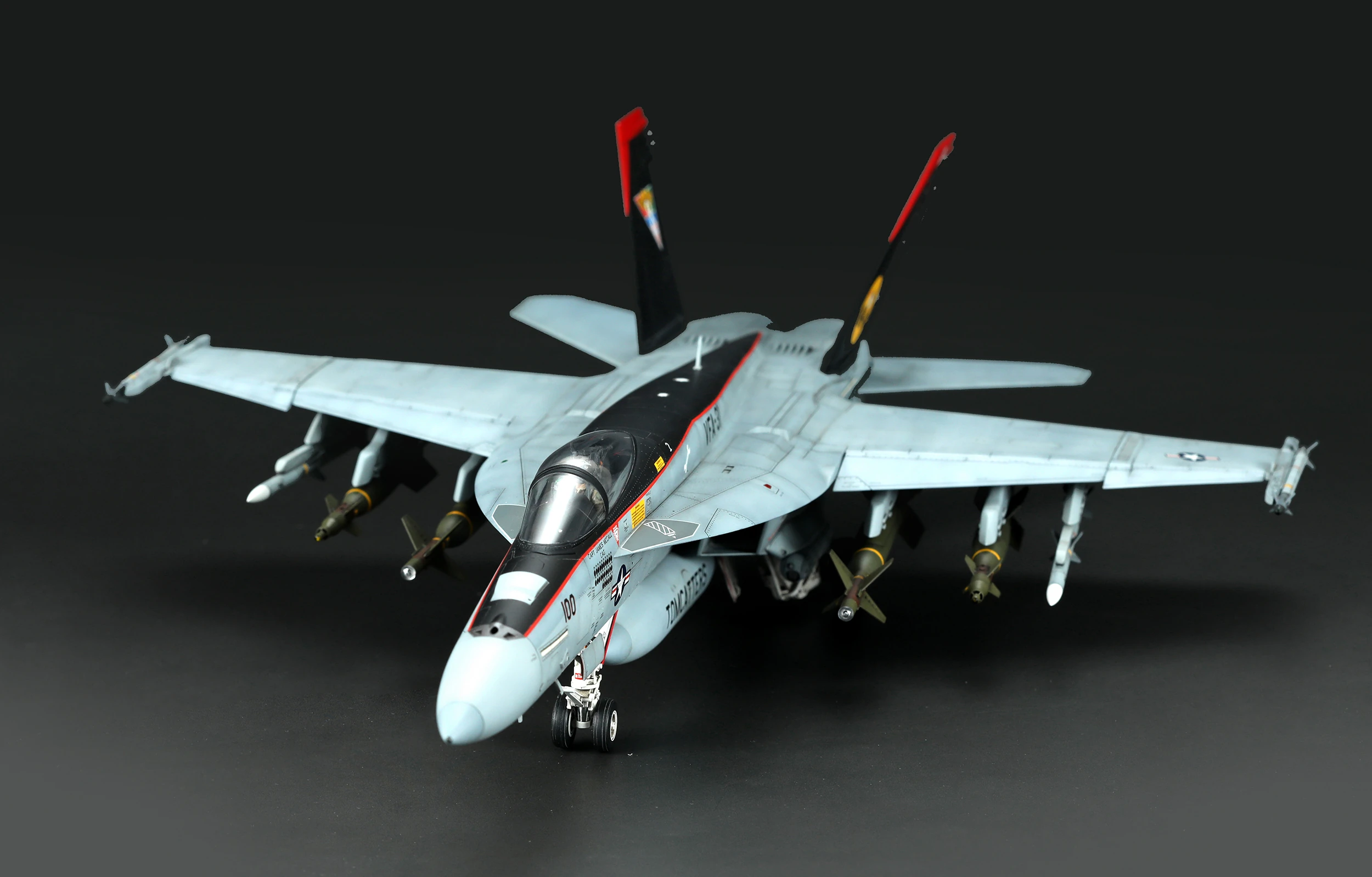 MENG LS-012 1/48 BOEING F/A-18E SUPER HORNET AMERİKAN UÇAK MAKETİ