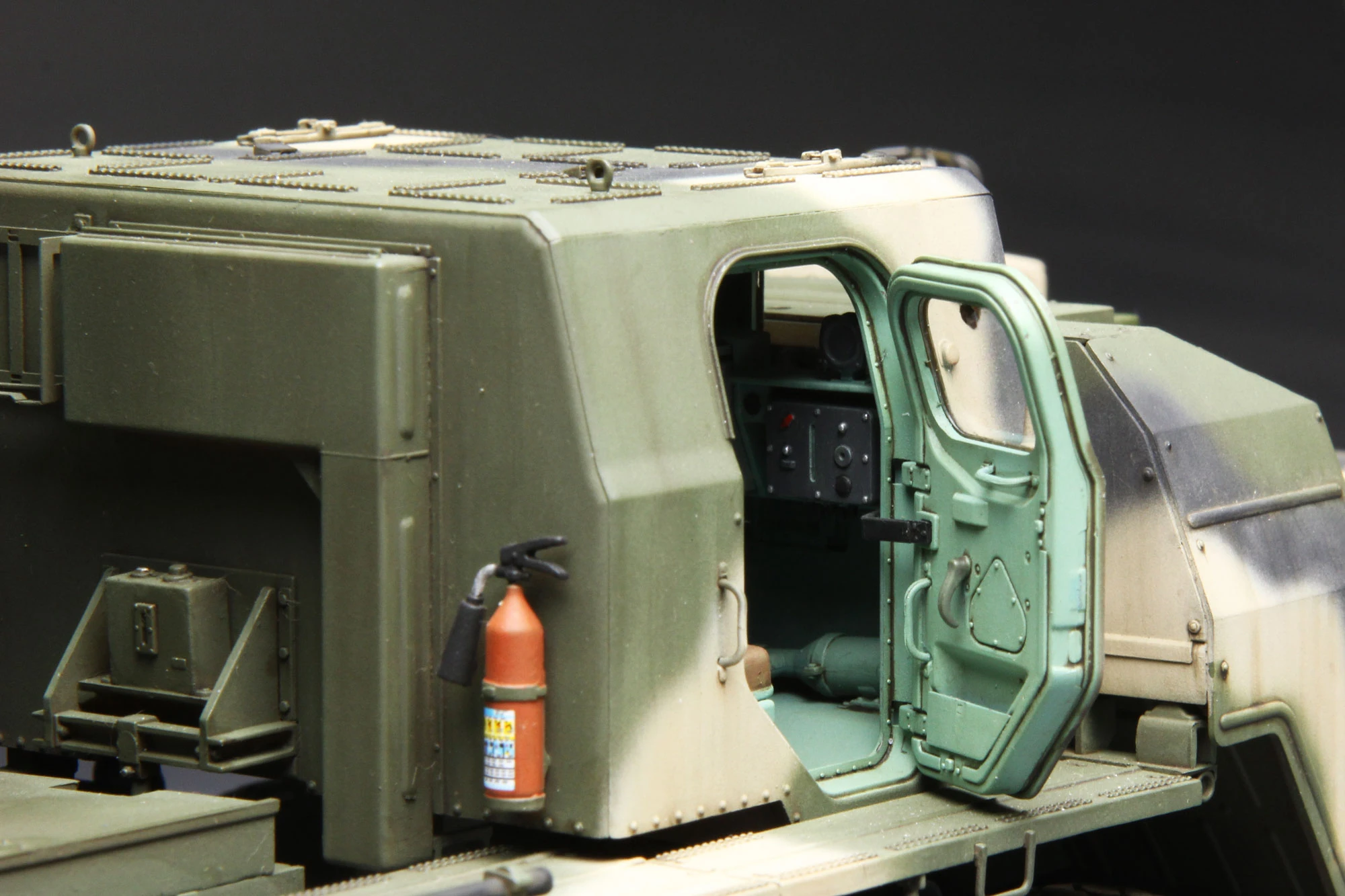 MENG SS-009 1/35 RUSSIAN LONG-RANGE ROCKET LAUNCHER 9A52-2 SMERCH ASKERİ ARAÇ MAKETİ