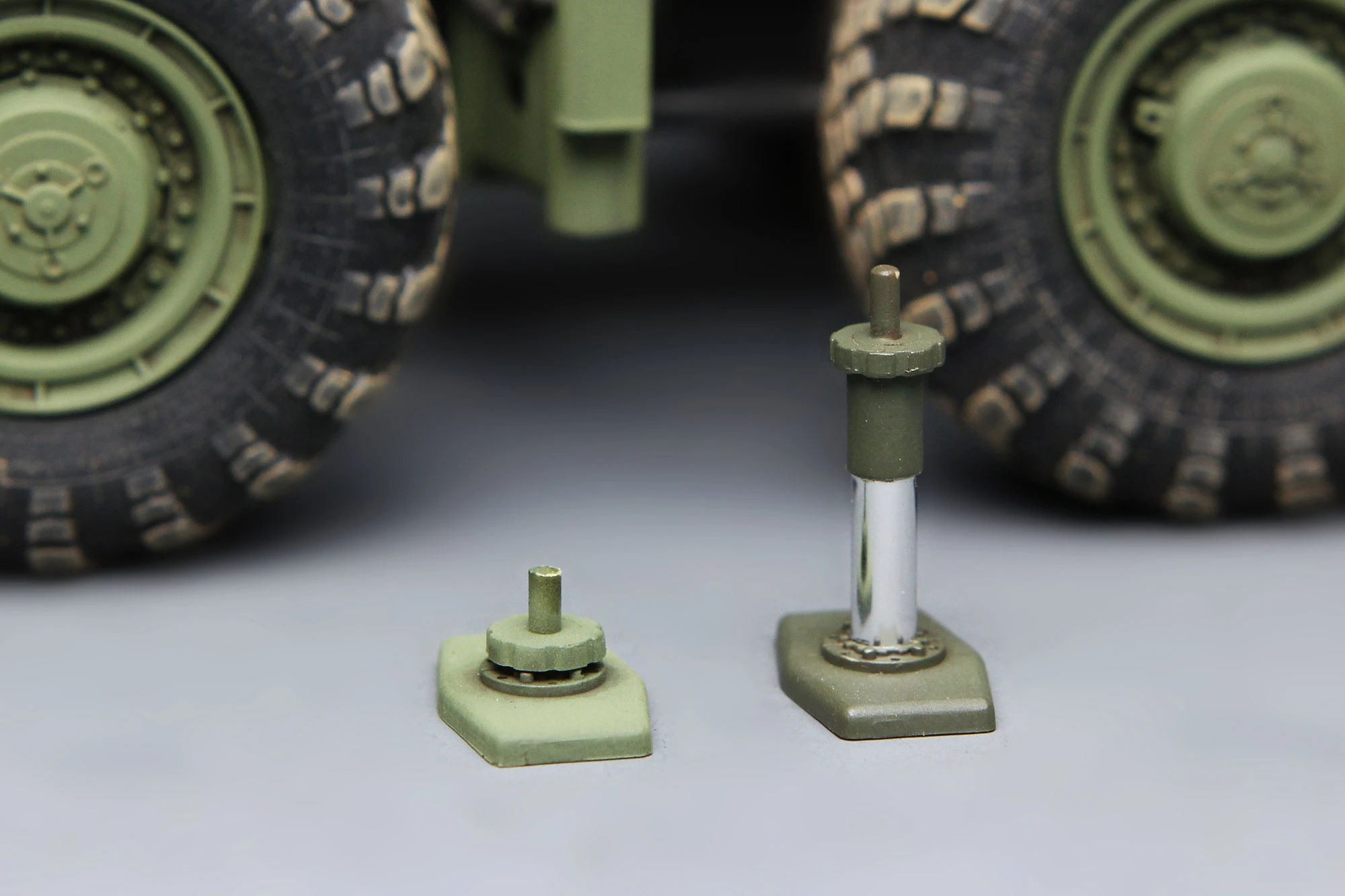 MENG SS-009 1/35 RUSSIAN LONG-RANGE ROCKET LAUNCHER 9A52-2 SMERCH ASKERİ ARAÇ MAKETİ