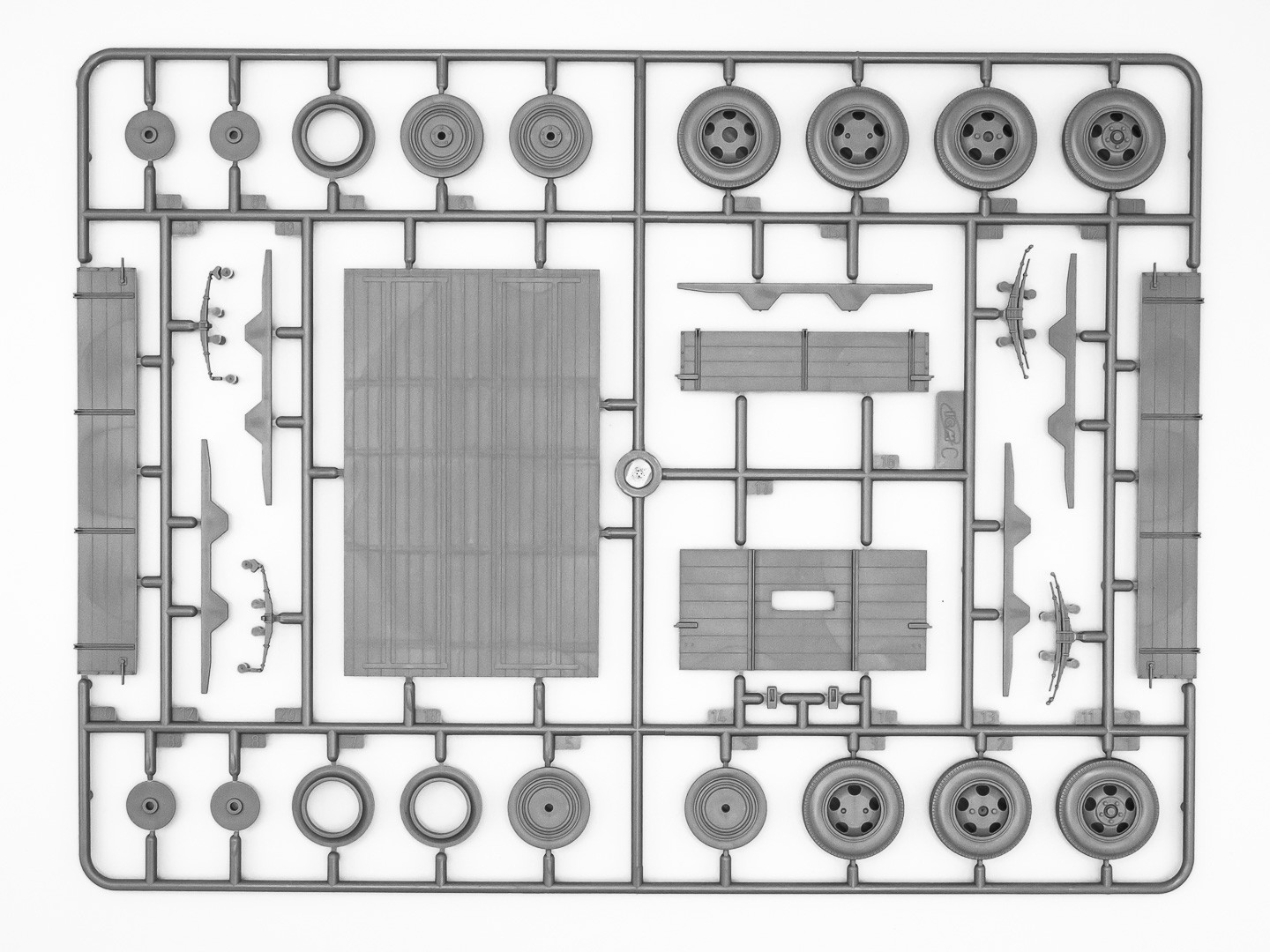 ICM 35411 1/35 V3000S ALMAN ASKERİ KAMYON MAKETİ