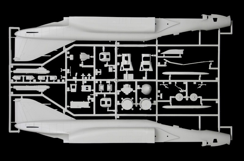 ITALERI 2818 1/48 RF-4E Phantom II KEŞİFÇİ SAVAŞ UÇAĞI MAKETİ
