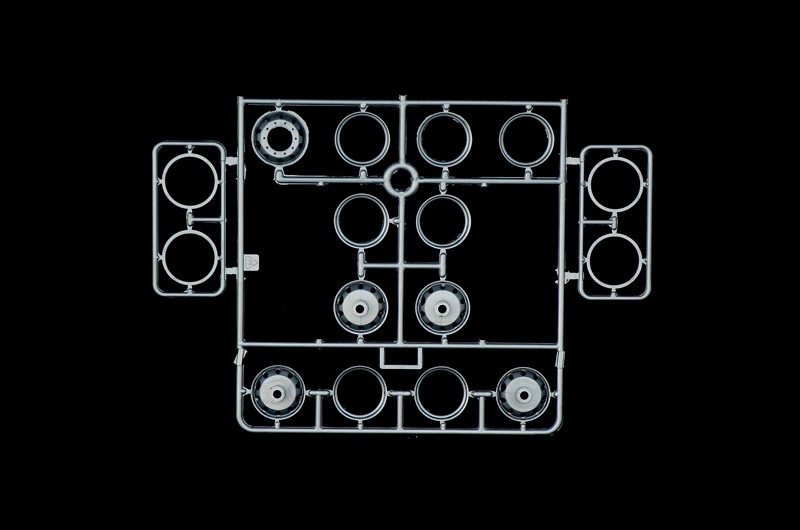 ITALERI 3925 1/24 FREIGHTLINER FLD 120 SPECIAL KAMYON MAKETİ