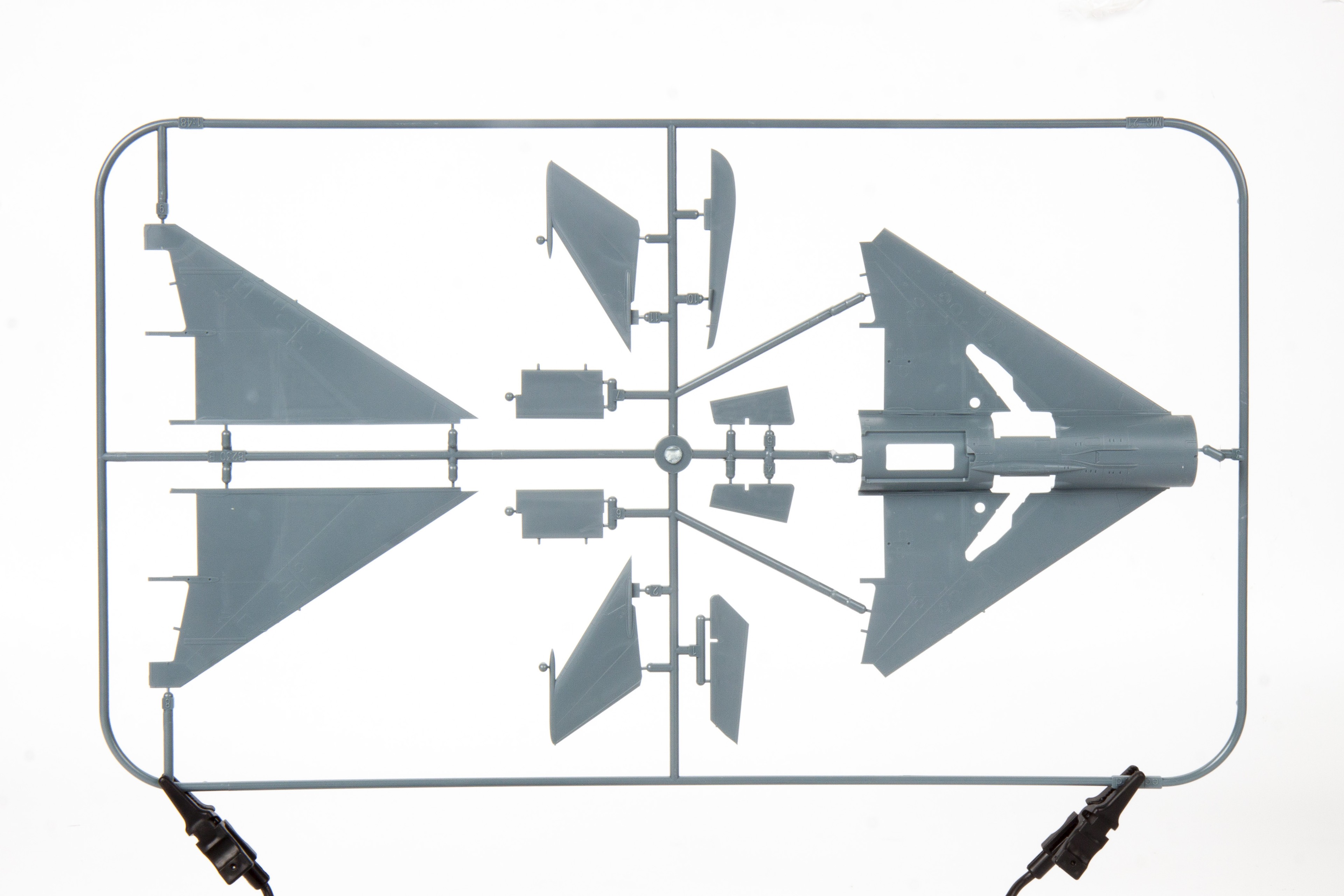 EDUARD 8232 1/48 MiG-21 BIS JET SAVAŞ UÇAĞI MAKETİ