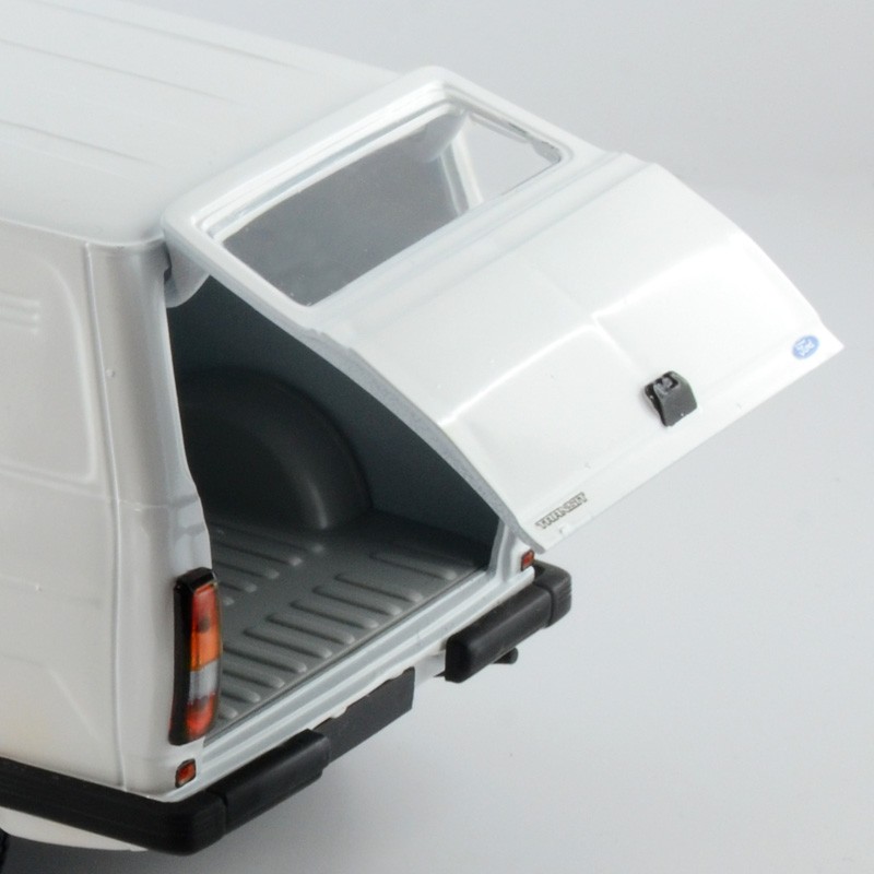 ITALERI 3687 1/24 FORD TRANSIT MK2 KAMYONET MAKETİ