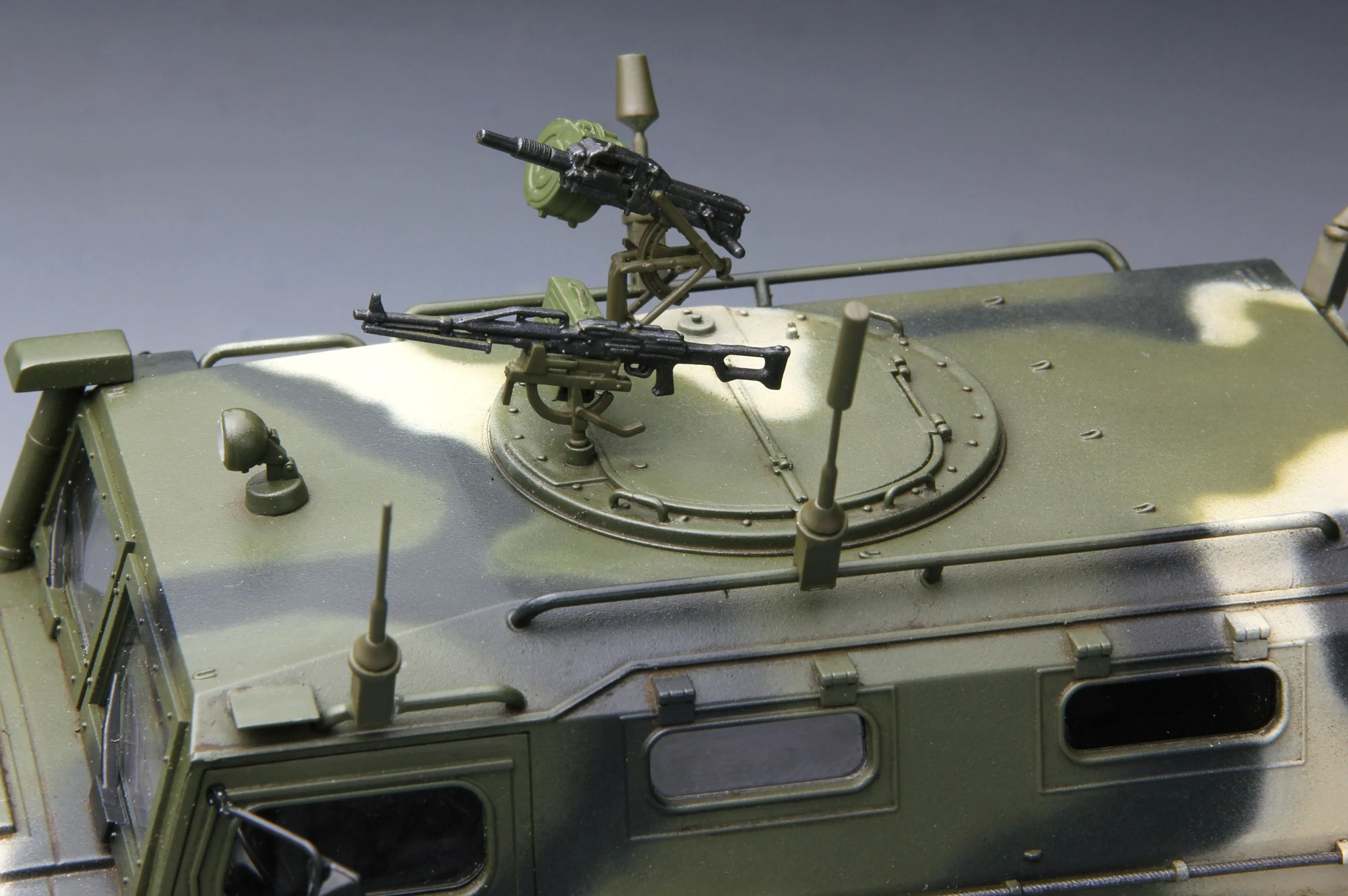 MENG VS-003 1/35 RUSSIAN ARMORED HIGH-MOBILITY VEHICLE GAZ-233014 STS “TIGER” ASKERİ ARAÇ MAKETİ