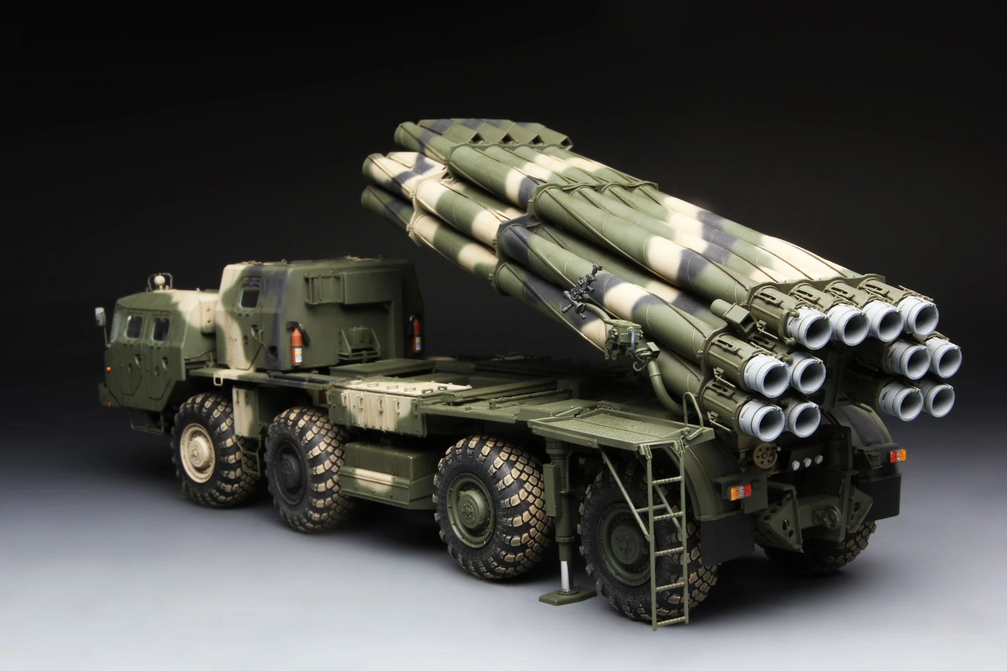 MENG SS-009 1/35 RUSSIAN LONG-RANGE ROCKET LAUNCHER 9A52-2 SMERCH ASKERİ ARAÇ MAKETİ