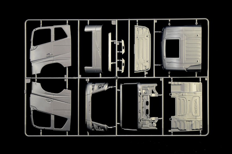ITALERI 3940 1/24 VOLVO FH4 GLOBETROTTER XL KAMYON MAKETİ