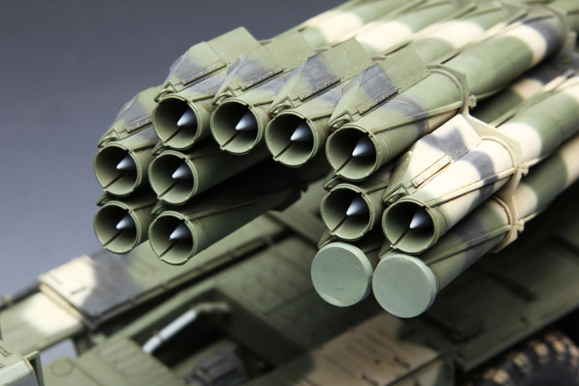 MENG SS-009 1/35 RUSSIAN LONG-RANGE ROCKET LAUNCHER 9A52-2 SMERCH ASKERİ ARAÇ MAKETİ