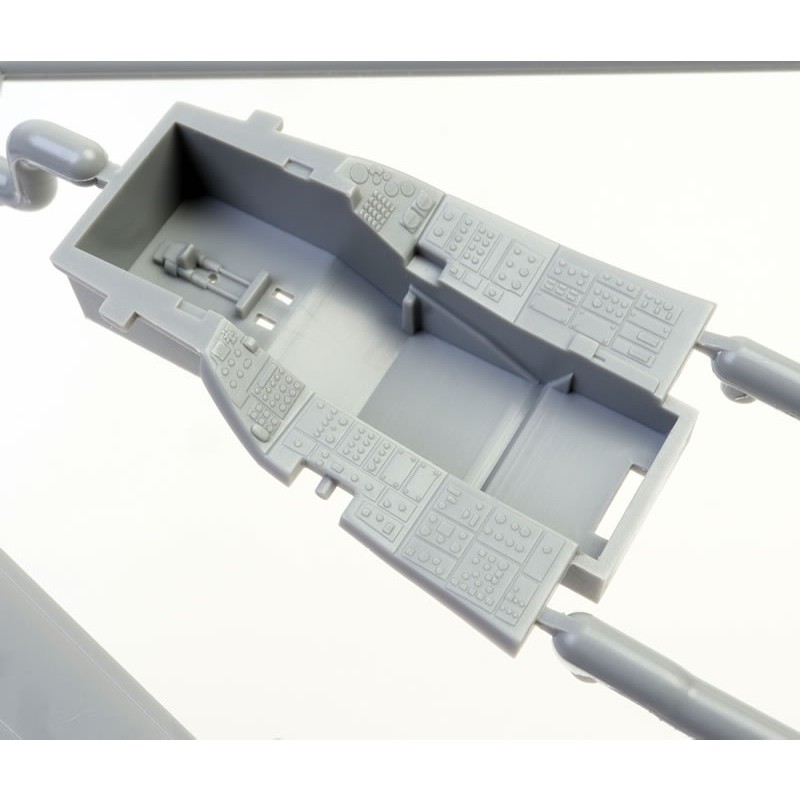 KINETIC MODEL 48102 1/48 F-16C Savaş Uçağı Maketi