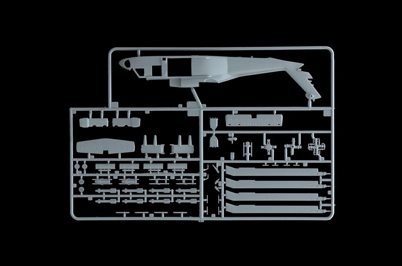 ITALERI 1328 1/72 UH - 60 Black Hawk "Night Raid" ASKERİ ÇOK MAKSATLI HELİKOPTER MAKETİ