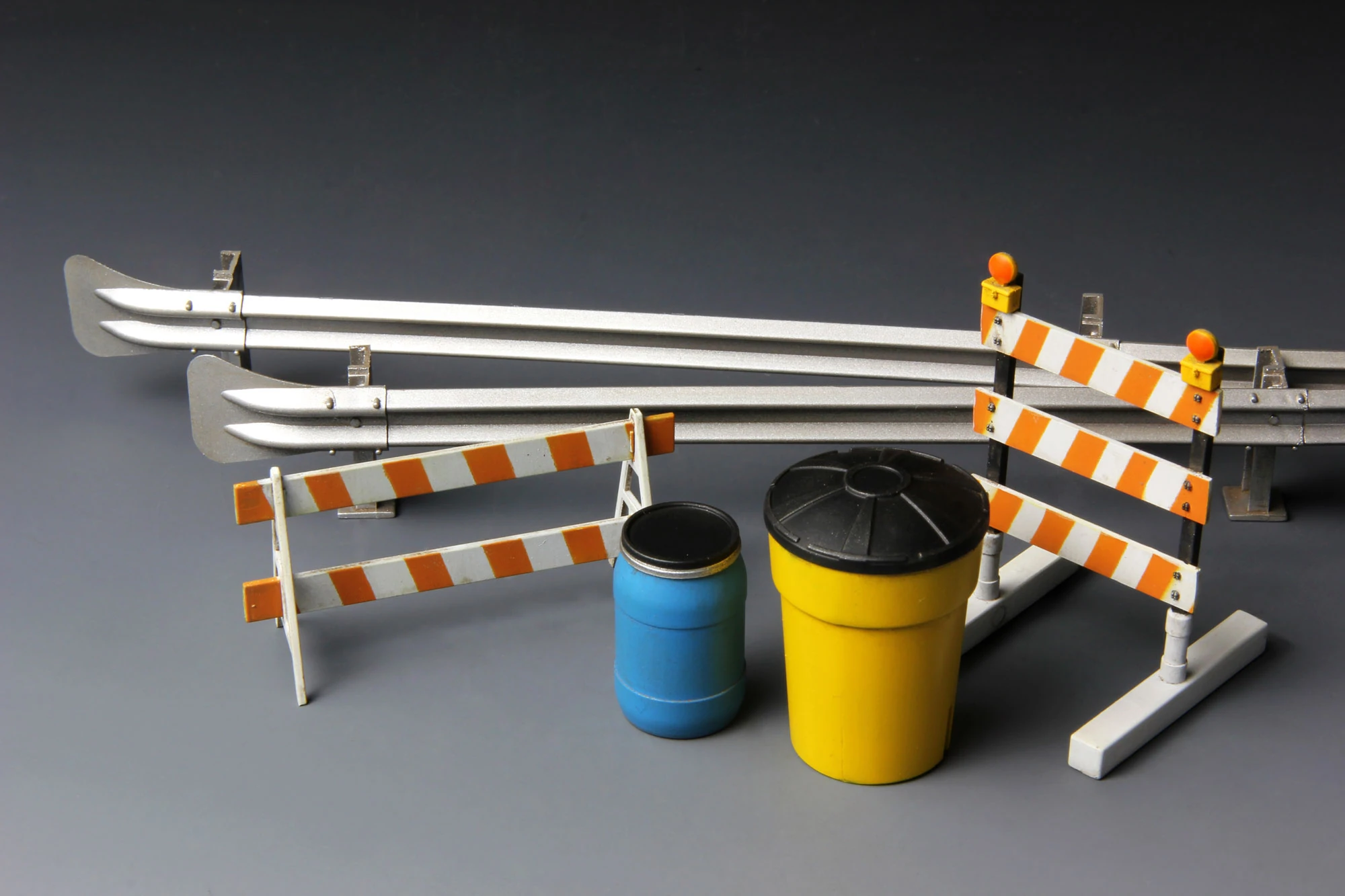 MENG SPS-013 1/35 BARRICADES & HIGHWAY GUARDRAIL OTOYOL BARİYERLERİ DETAYLANDIRMA SETİ
