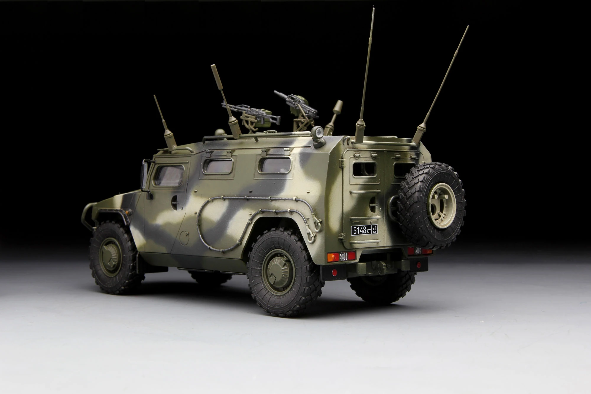 MENG VS-003 1/35 RUSSIAN ARMORED HIGH-MOBILITY VEHICLE GAZ-233014 STS “TIGER” ASKERİ ARAÇ MAKETİ
