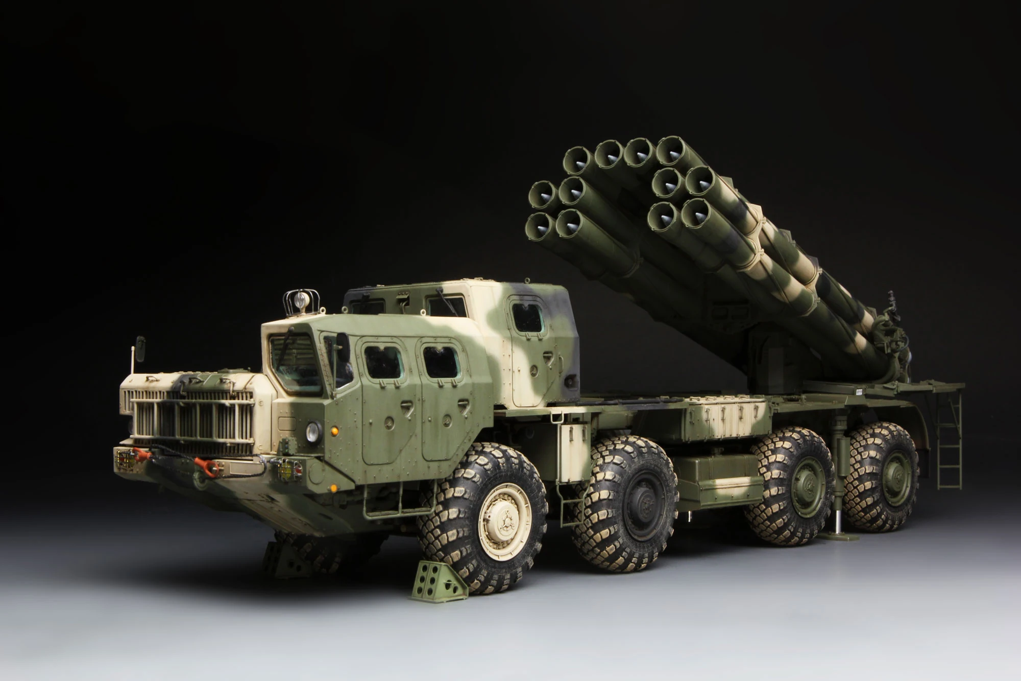 MENG SS-009 1/35 RUSSIAN LONG-RANGE ROCKET LAUNCHER 9A52-2 SMERCH ASKERİ ARAÇ MAKETİ