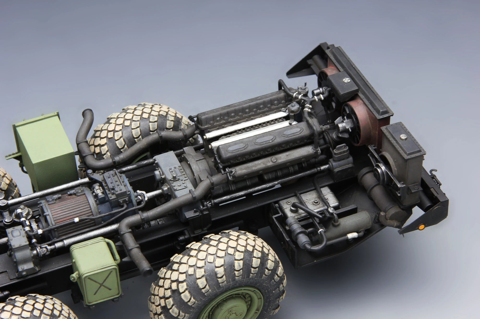 MENG SS-009 1/35 RUSSIAN LONG-RANGE ROCKET LAUNCHER 9A52-2 SMERCH ASKERİ ARAÇ MAKETİ