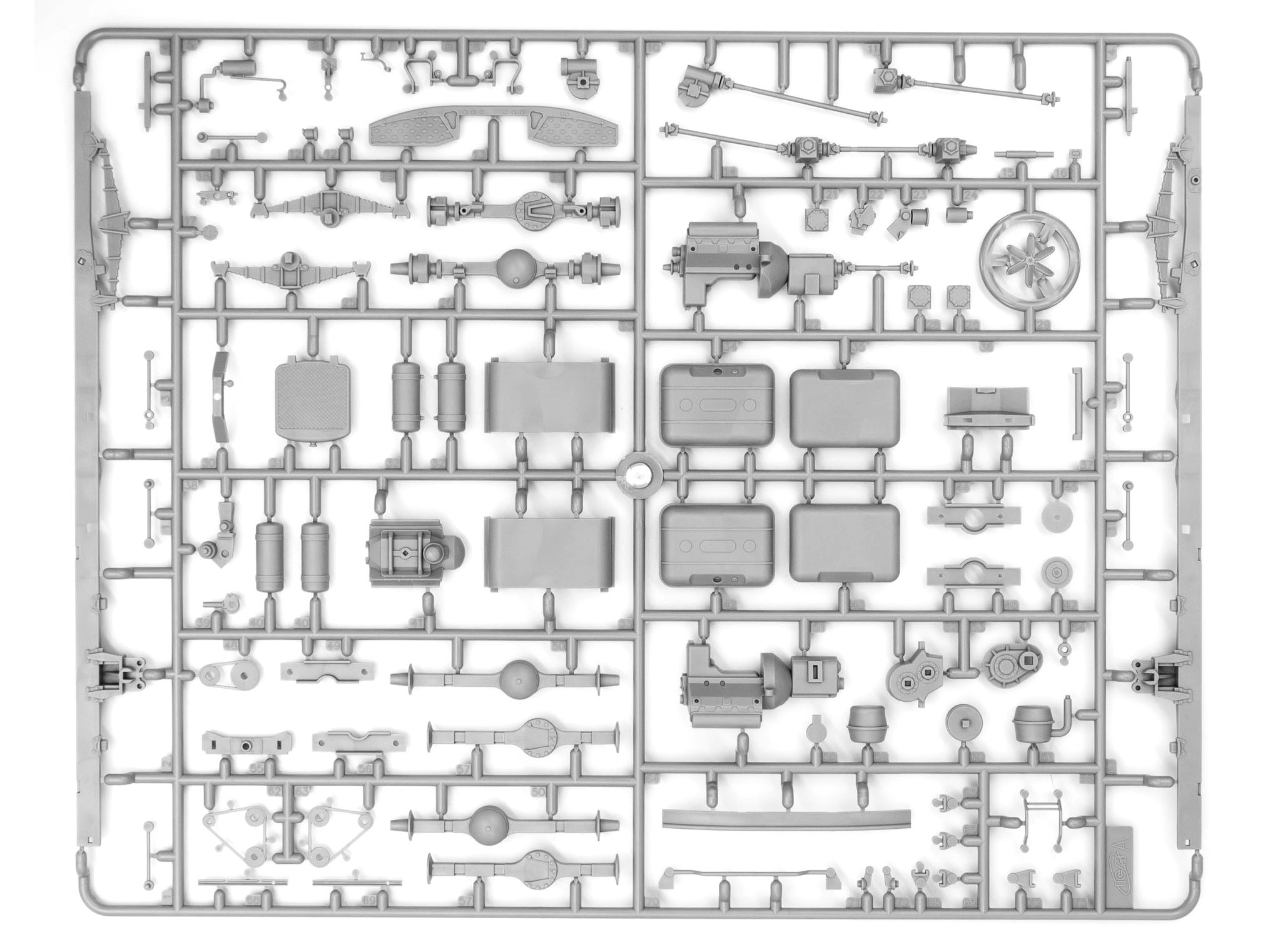 ICM 35519 1/35 AC-40-137A SOVYET İTFAİYE KAMYONU MAKETİ