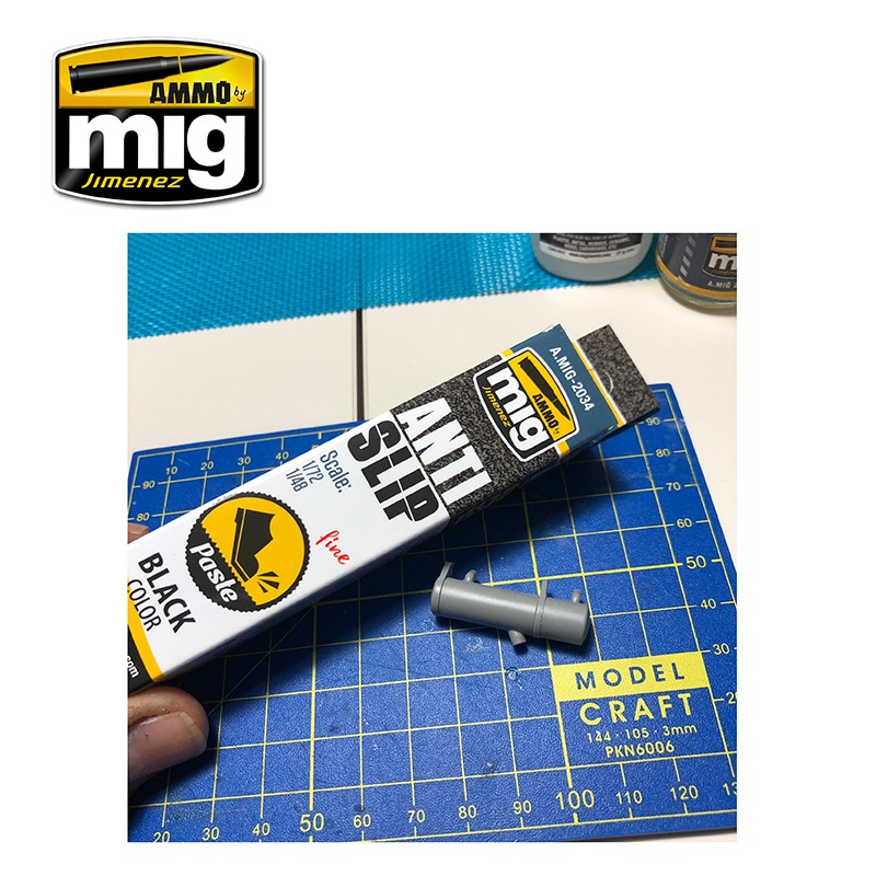 AMMO Mig 2034 Anti-Slip Paste - Black Color (for 1-72 & 1-48)